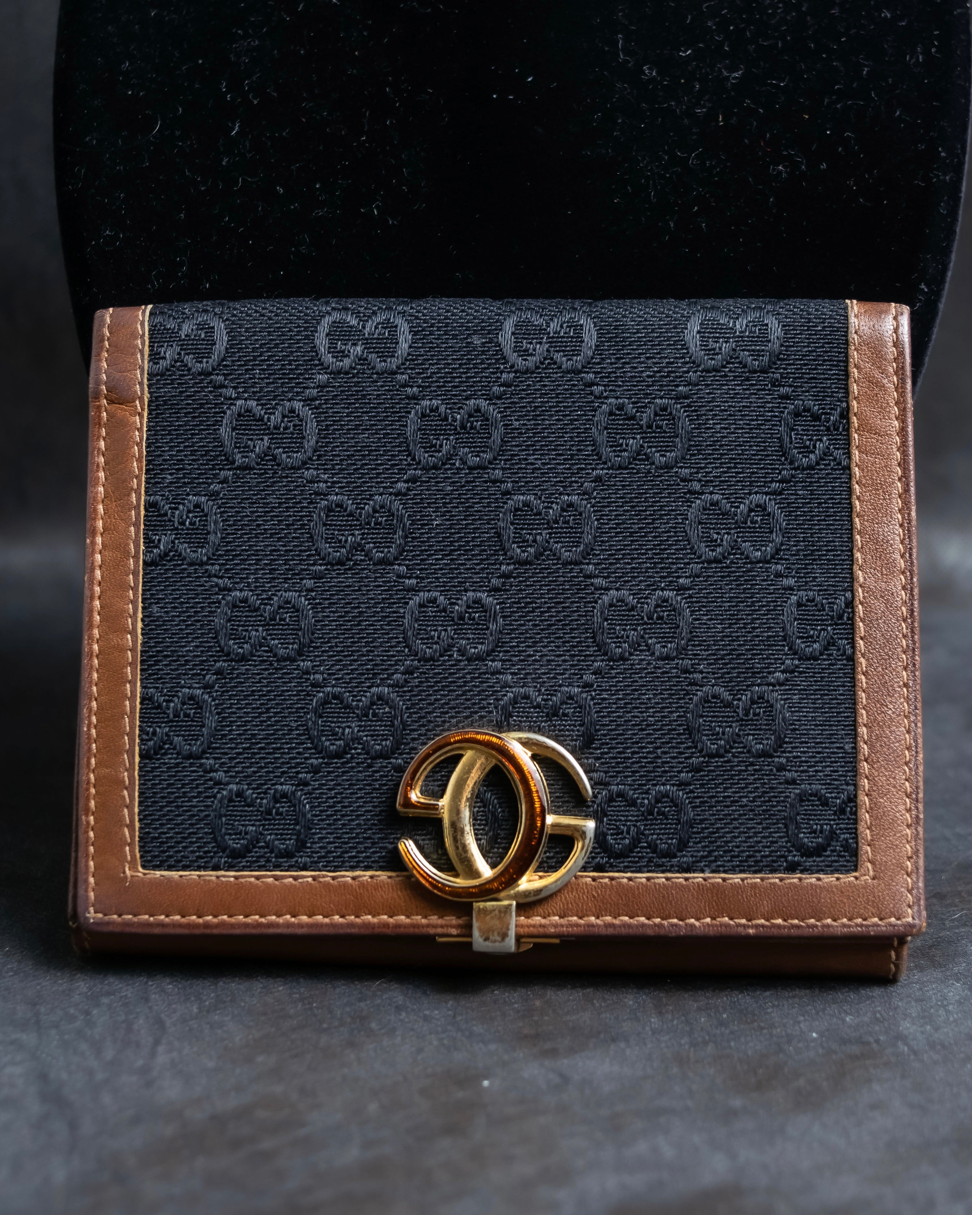 "GUCCI" Interlocking G motif bi fold wallet