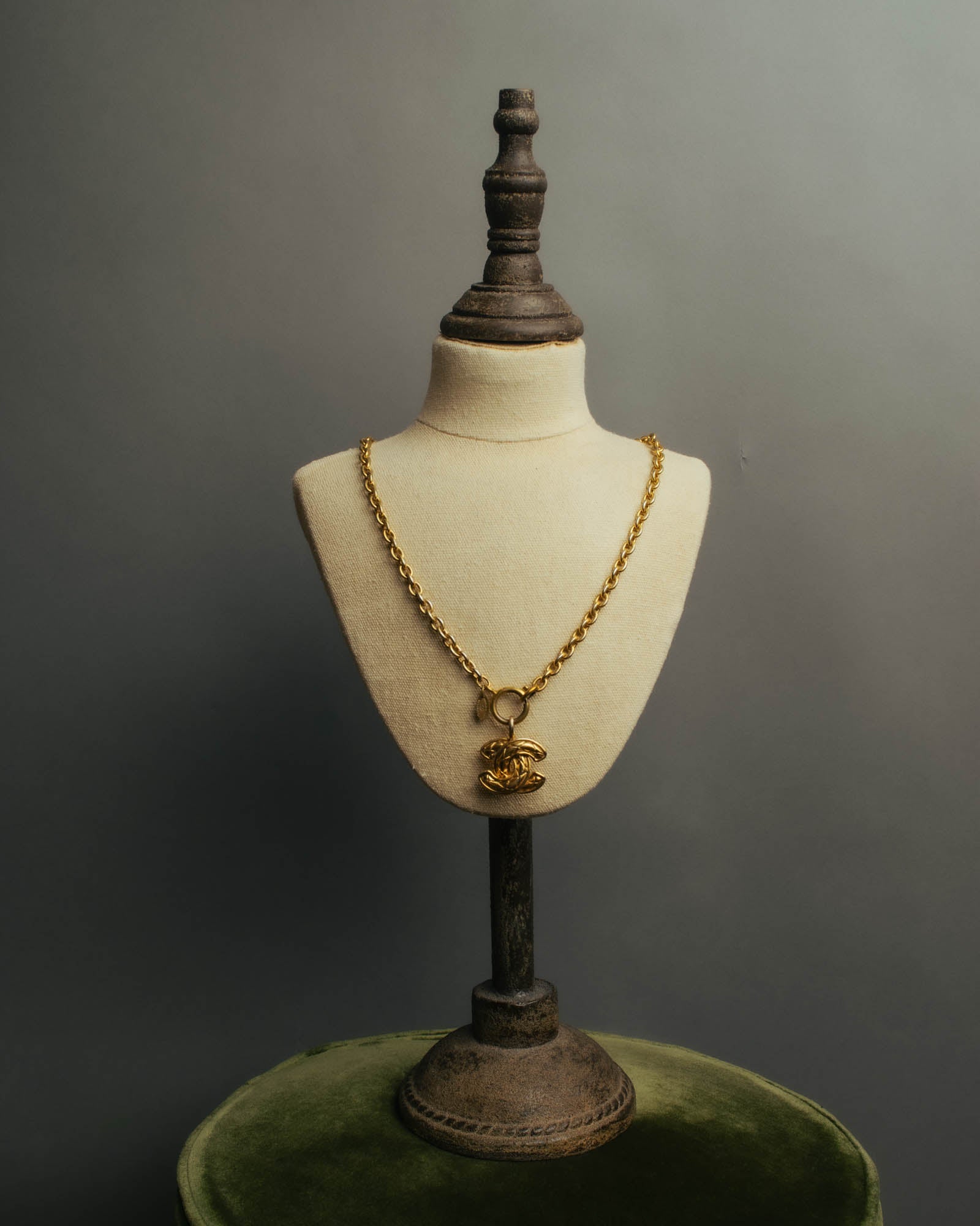 -SPECIAL- “CHANEL” 80’s-90’s Quilted cc pendant chain necklace