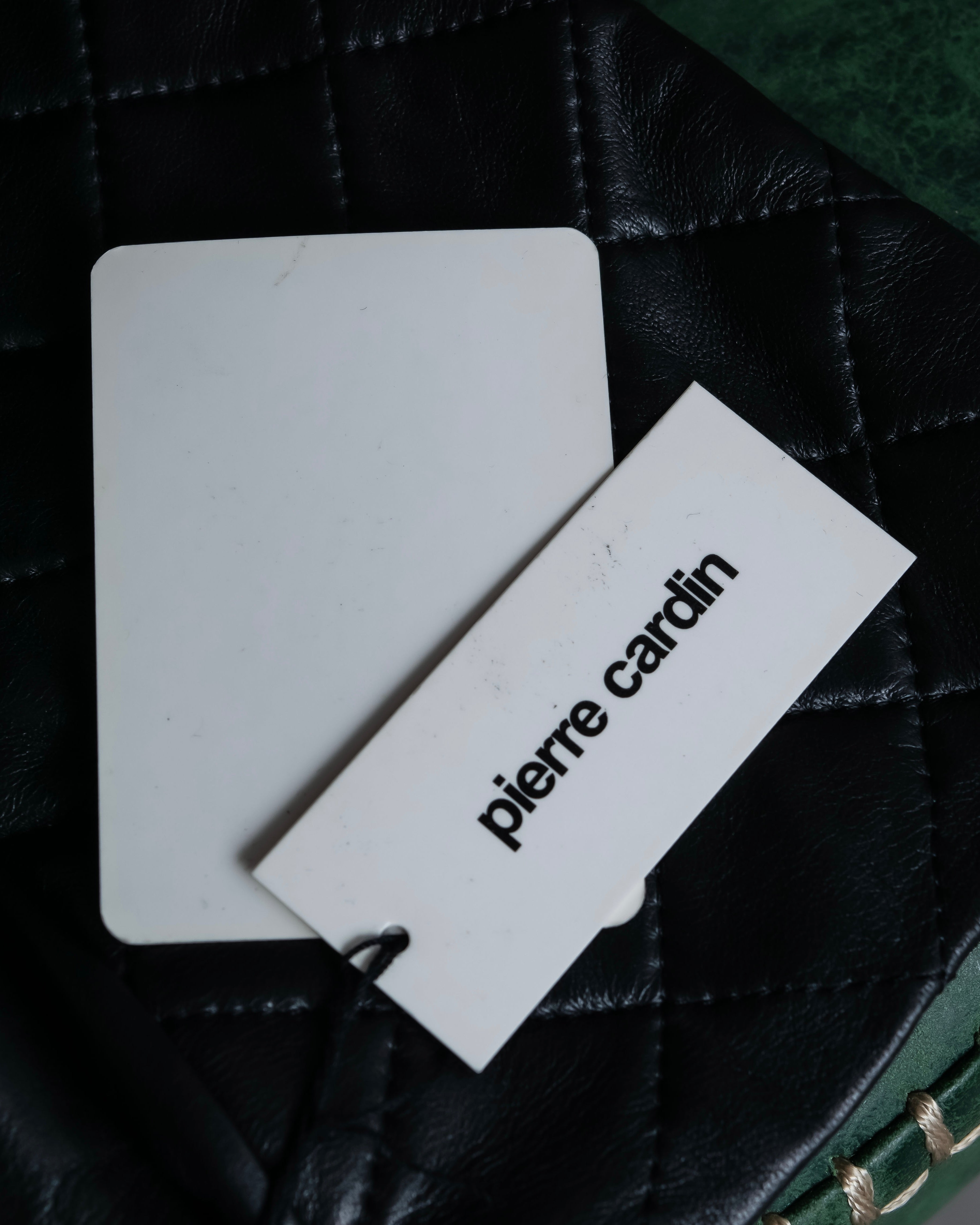 "Pierre Cardin" Belt buckle design quilted leather gloves