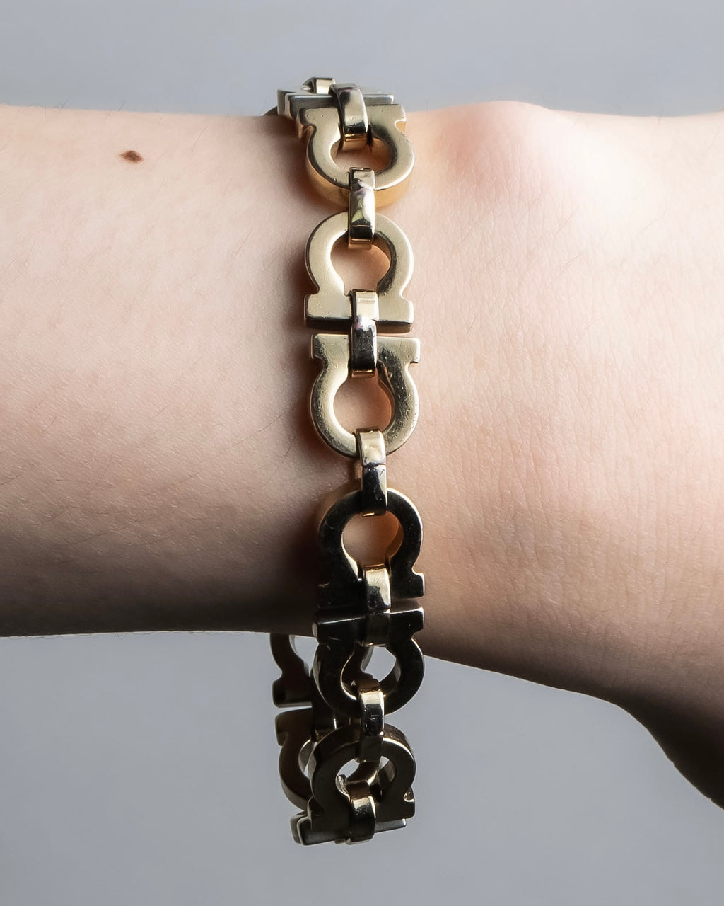 "Ferragamo" Gancini motif gold color bracelet