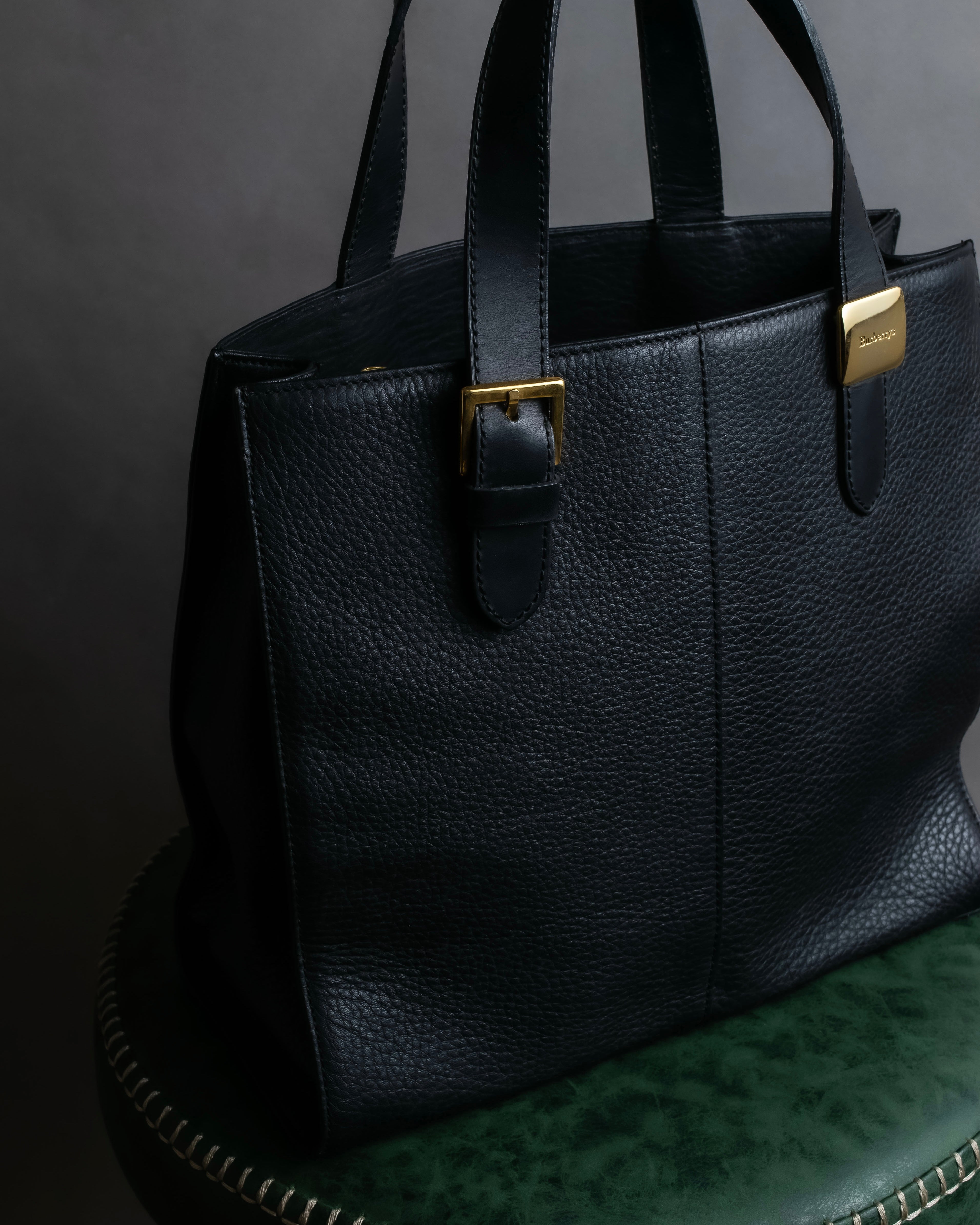【美品】Burberrys ハンドバッグ ブラック レザー ゴールド金具 BURBERRYS (バーバリーズ) - ハンドバッグ - ブラック - ゴールド金具