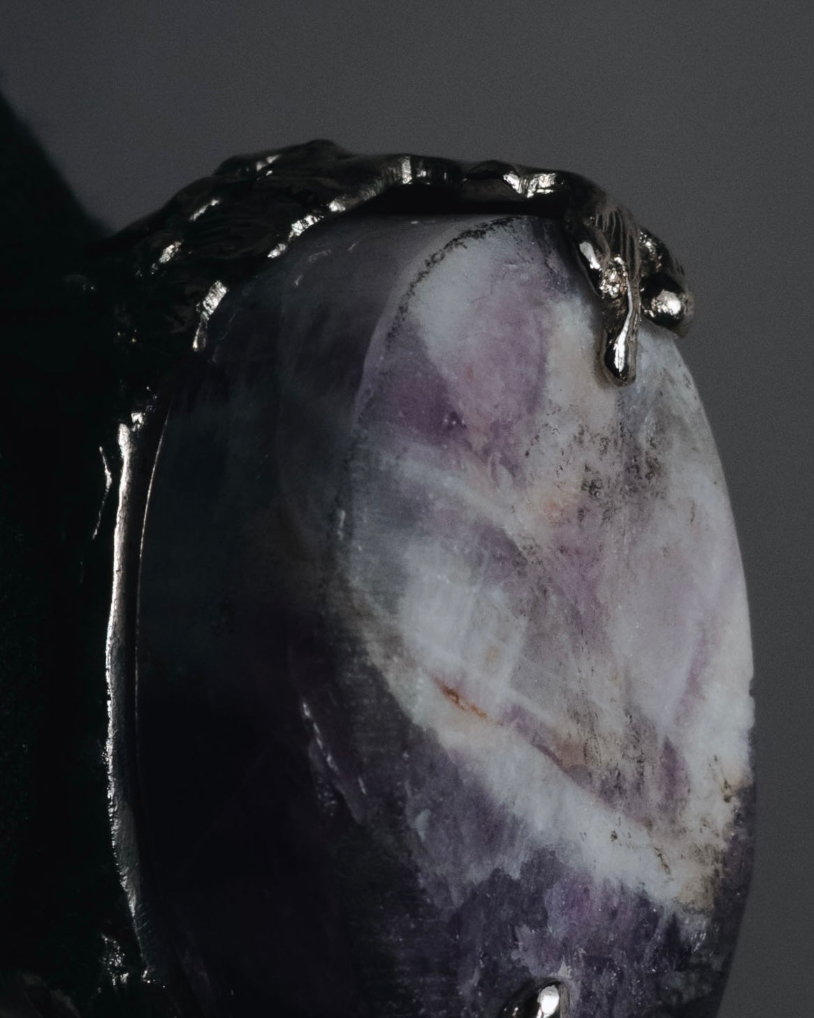 "YVES SAINT LAURENT" 00’s Amethyst stone signet ring