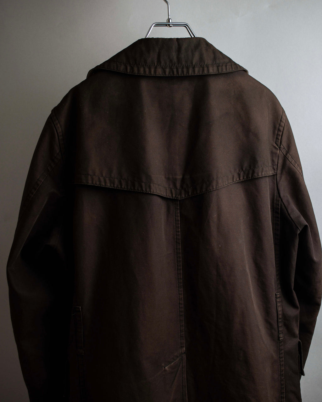 "BURBERRY" Subdued tone military detail mid-length trench coat