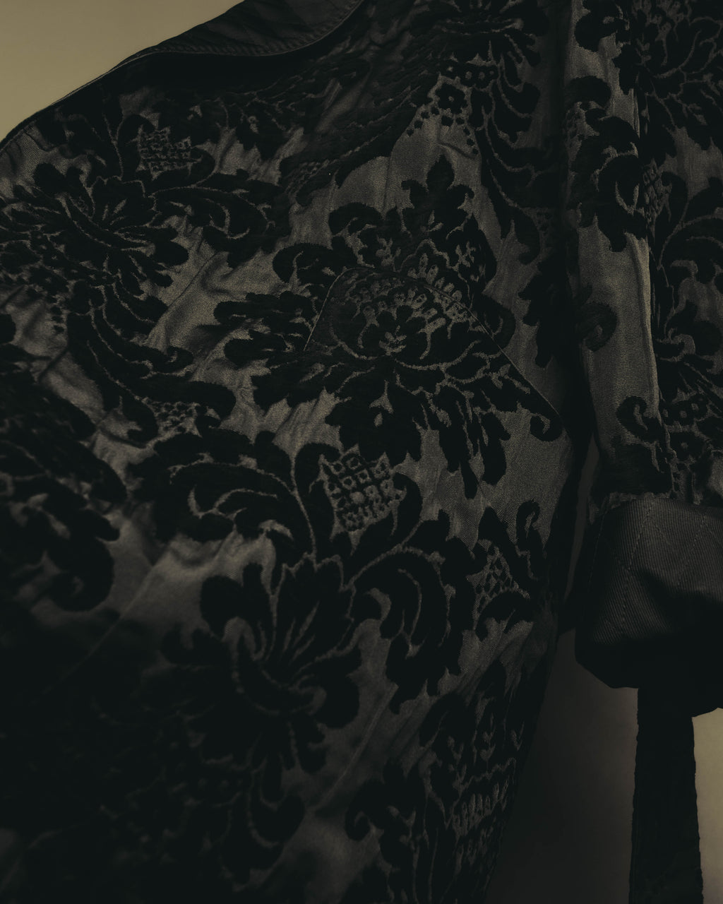“DOLCE&GABBANA” Late 2010’s-early 2020’s Baroque jacquard belted robe coat
