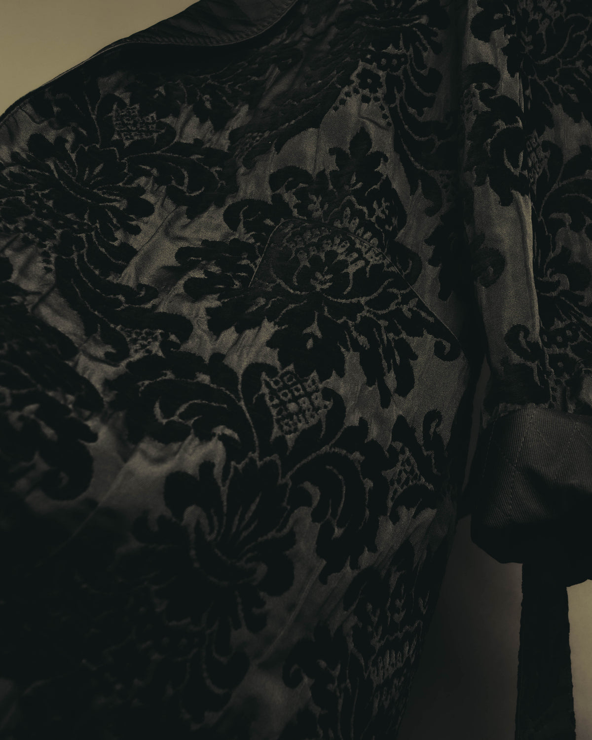 “DOLCE&GABBANA” Late 2010’s-early 2020’s Baroque jacquard belted robe coat