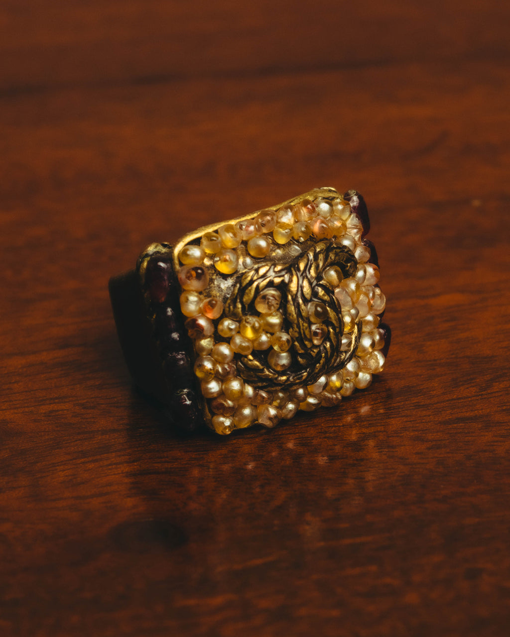-SPECIAL- “CHANEL” 2000AW Glass pearl embellished CC statement ring