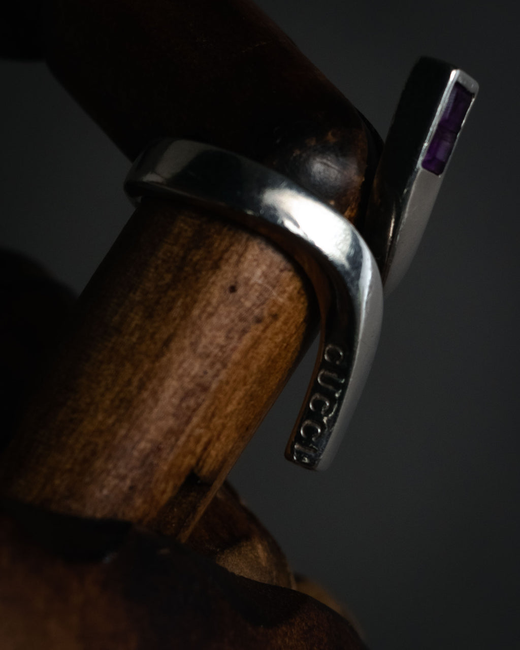 “GUCCI” 1990’s-2000’s Amethyst bypass silver ring