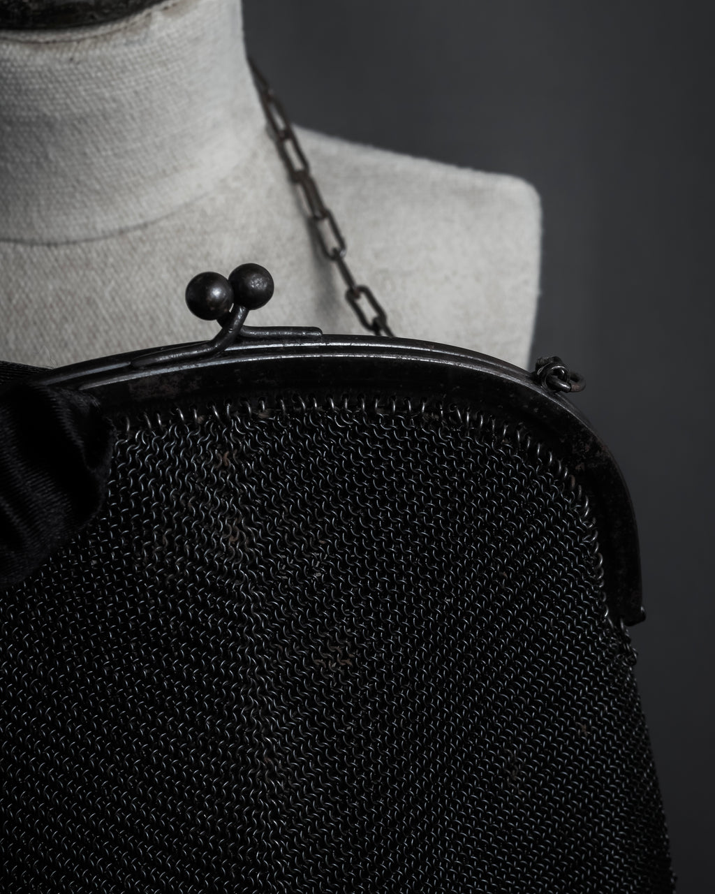 "Vintage metal mesh clasp chain shoulder bag"