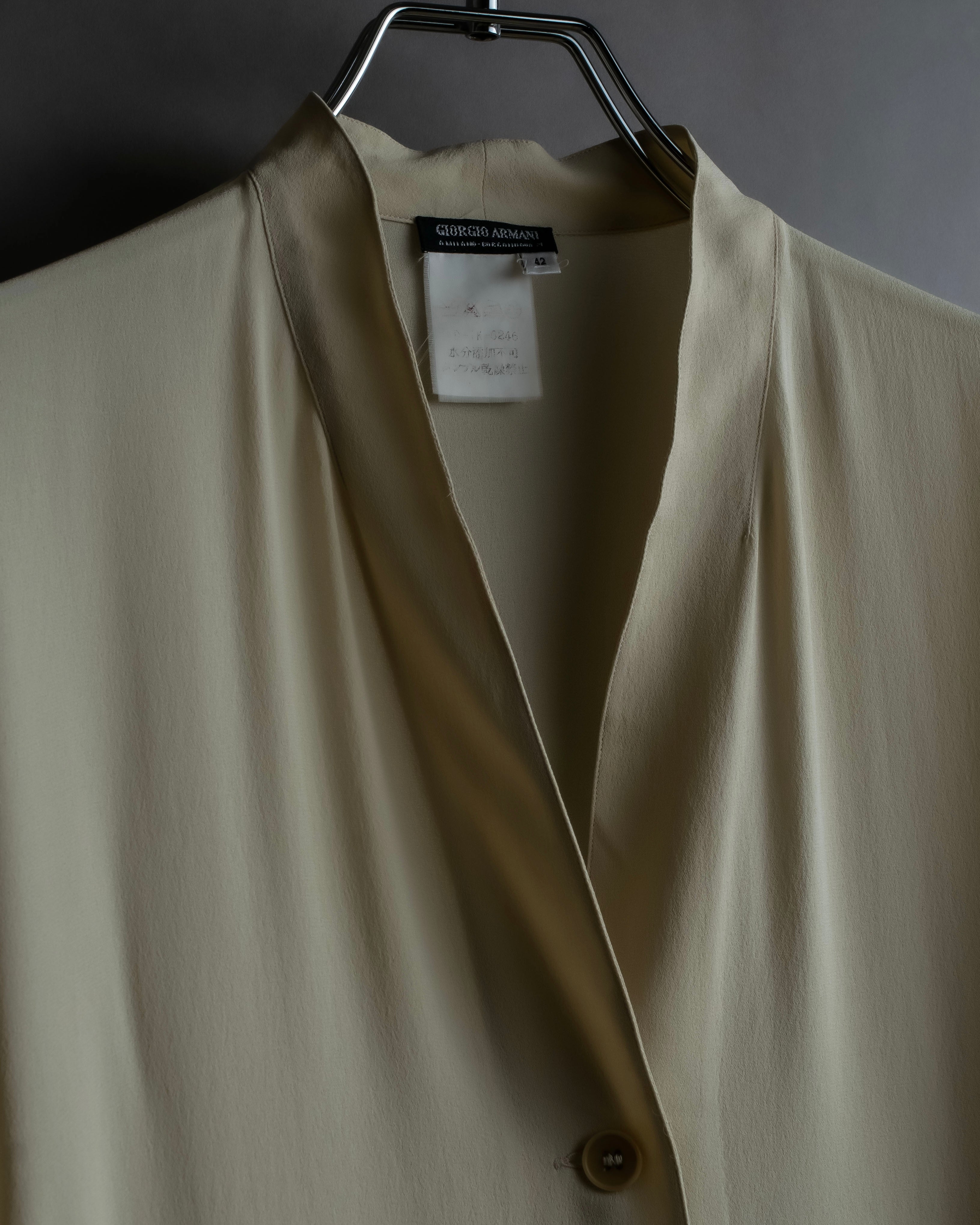 "GIORGIO ARMANI" Ivory color no collar silk shirt