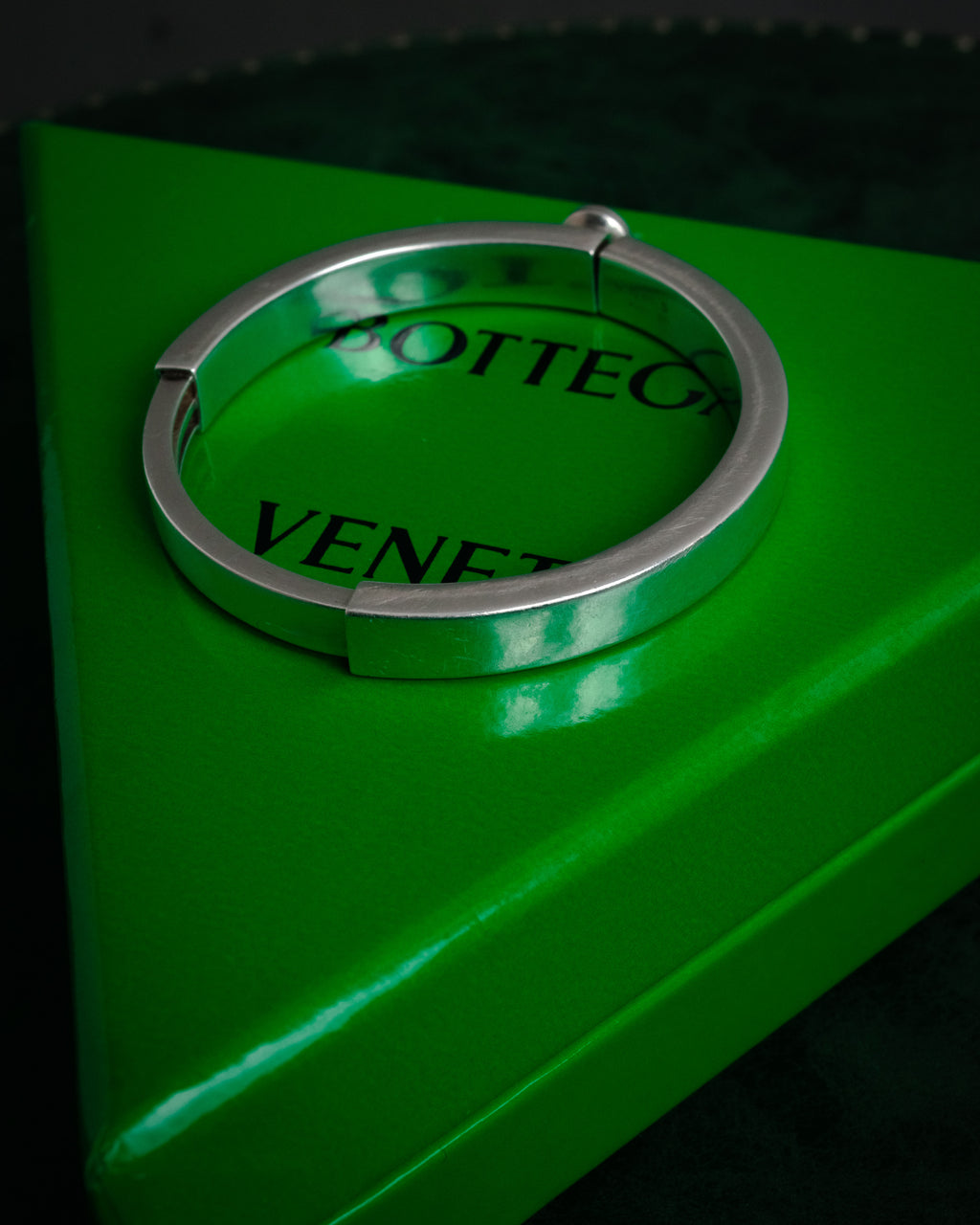 “BOTTEGA VENETA” 2019-2024 Sculptural hinged bangle