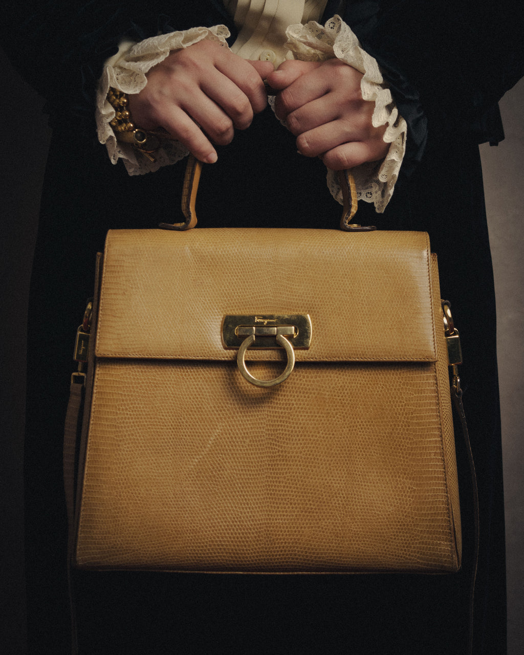 -SPECIAL- “Salvatore Ferragamo” 90’s lizard leather gancini 2way flap bag