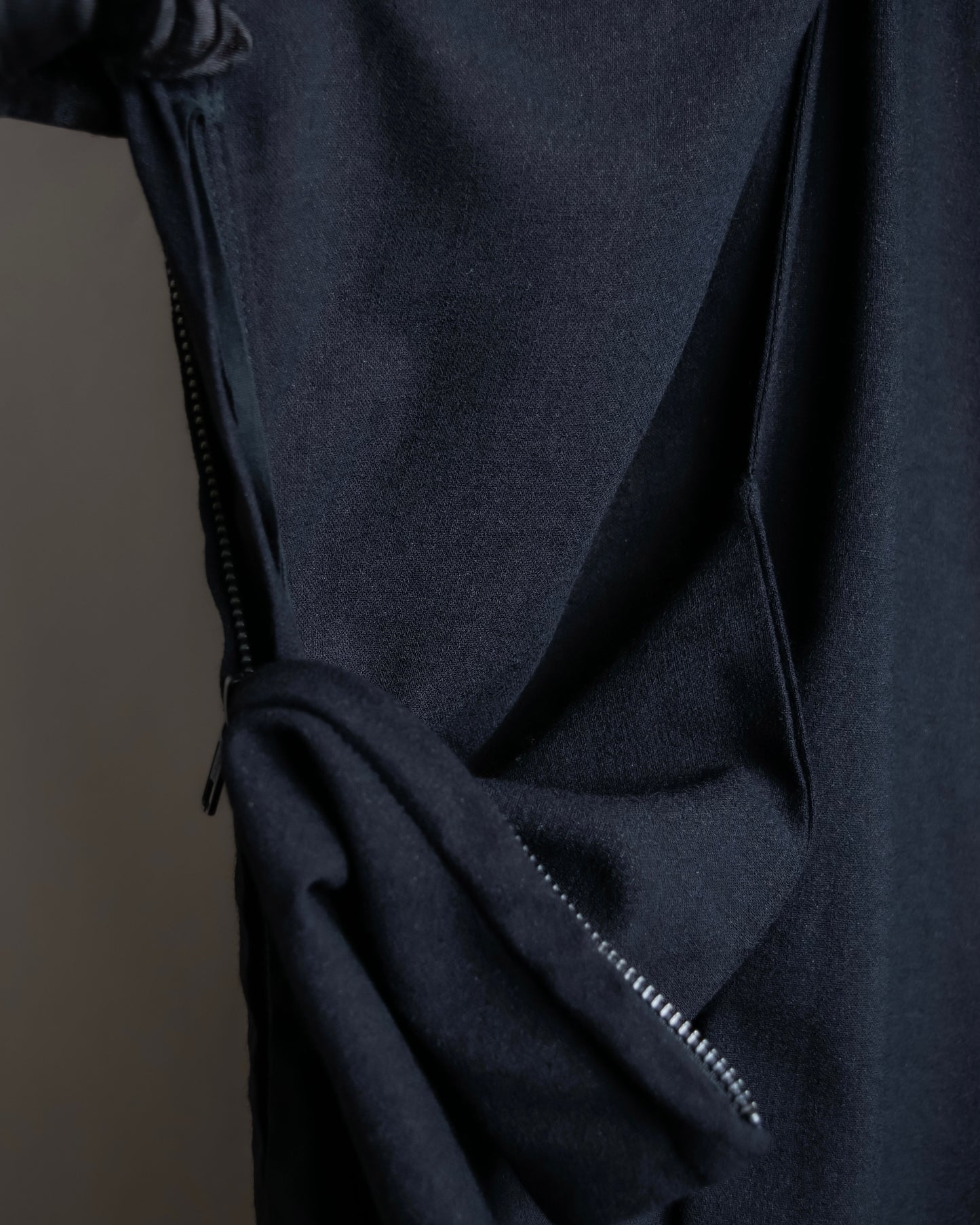 "ANN DEMEULEMEESTER" Cape draping docking design zipper sleeveless dress