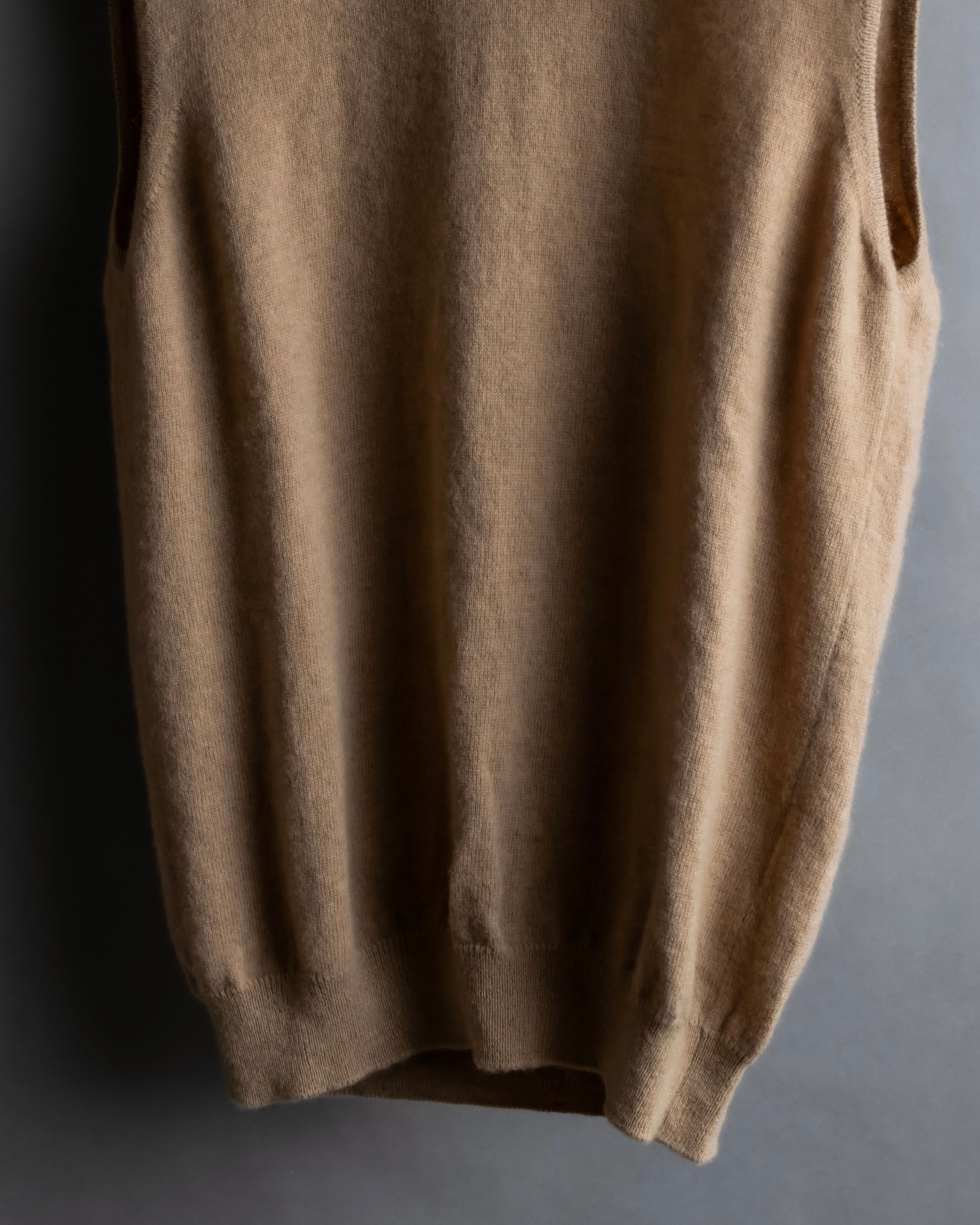 "MAISON MARGIELA" Beige color turtleneck sleeveless wool knit