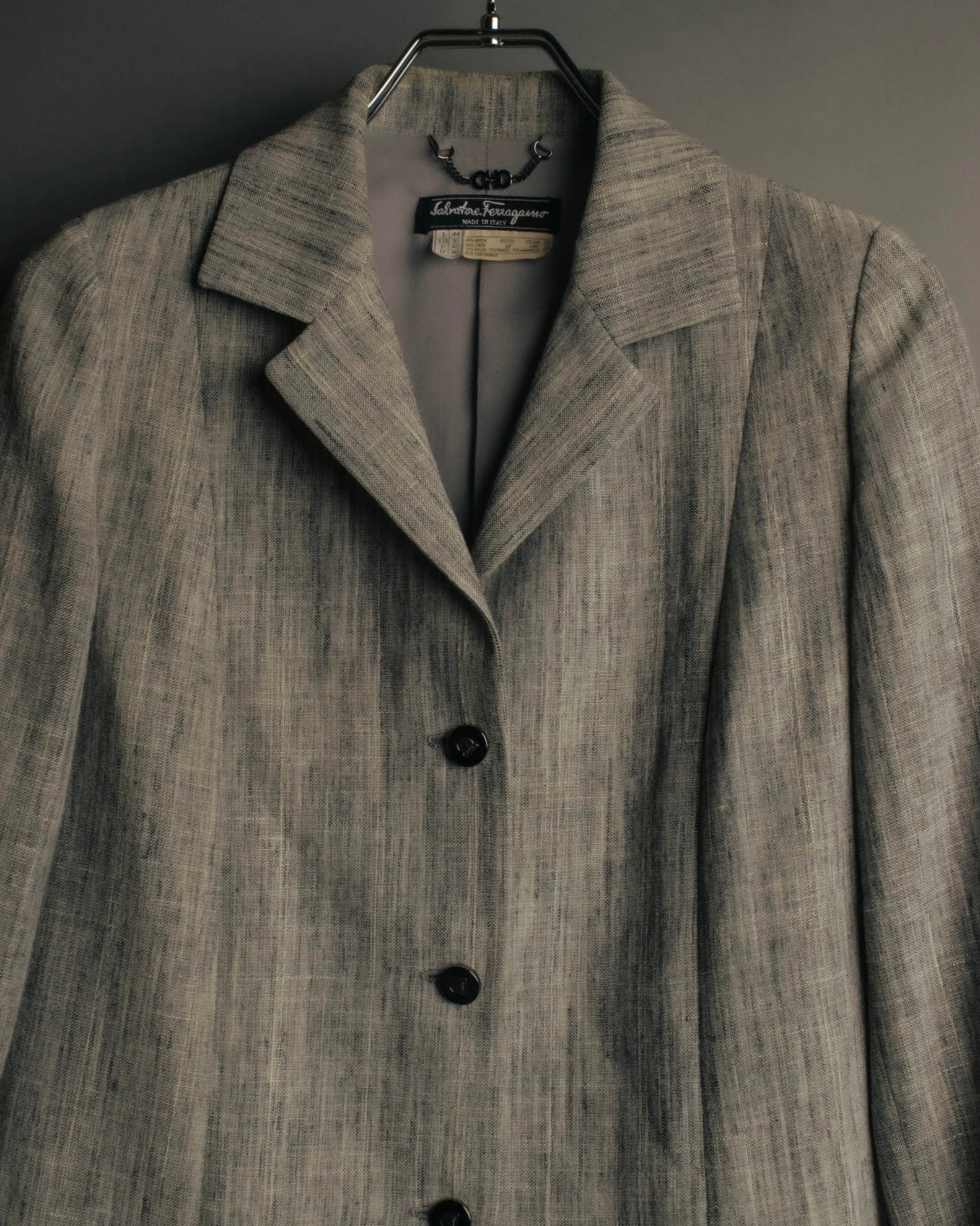 “Salvatore Ferragamo” 90’s-00’s Linen blend tailored jacket