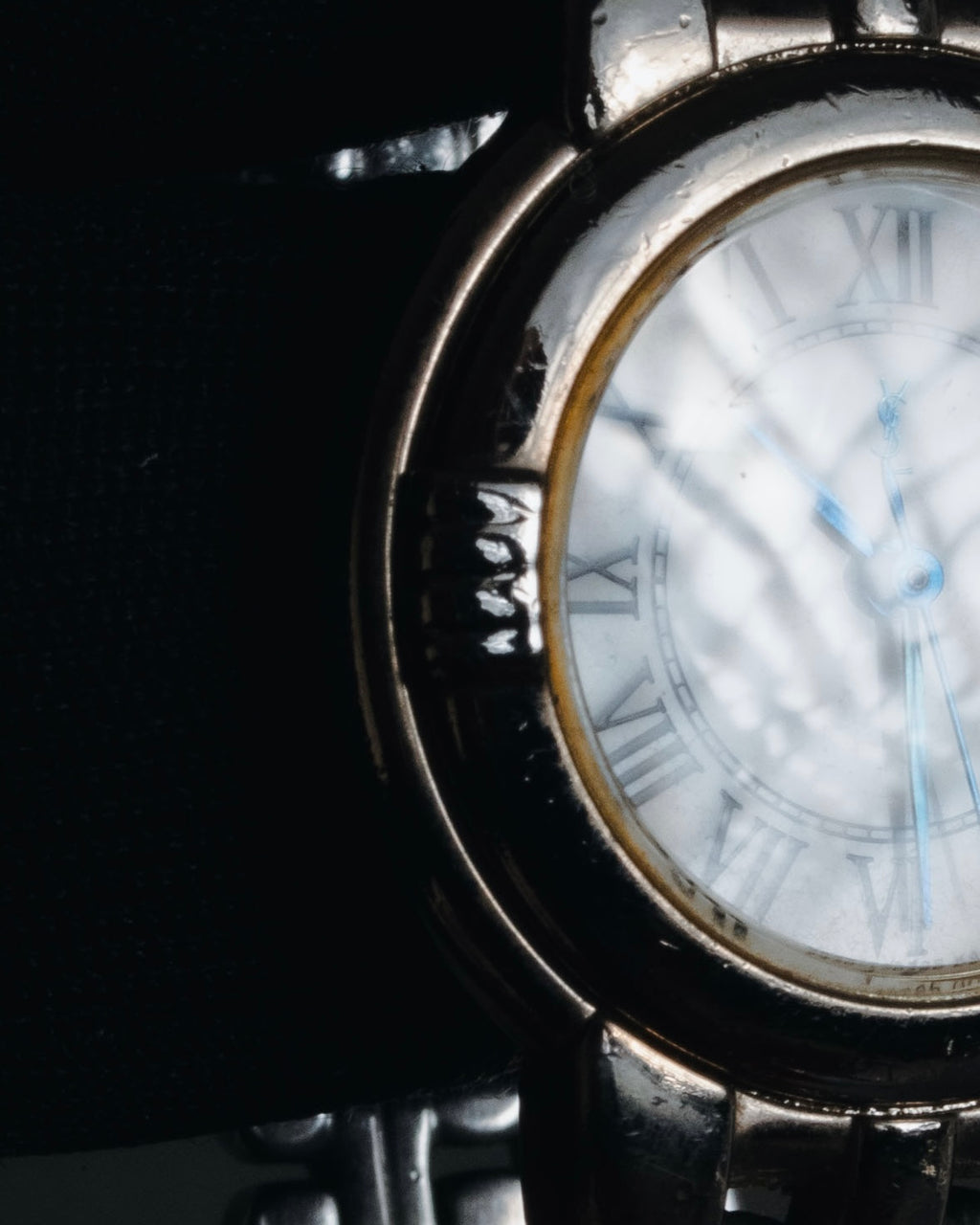 "Yves Saint Laurent" 90’s classically proportioned bracelet dress watch