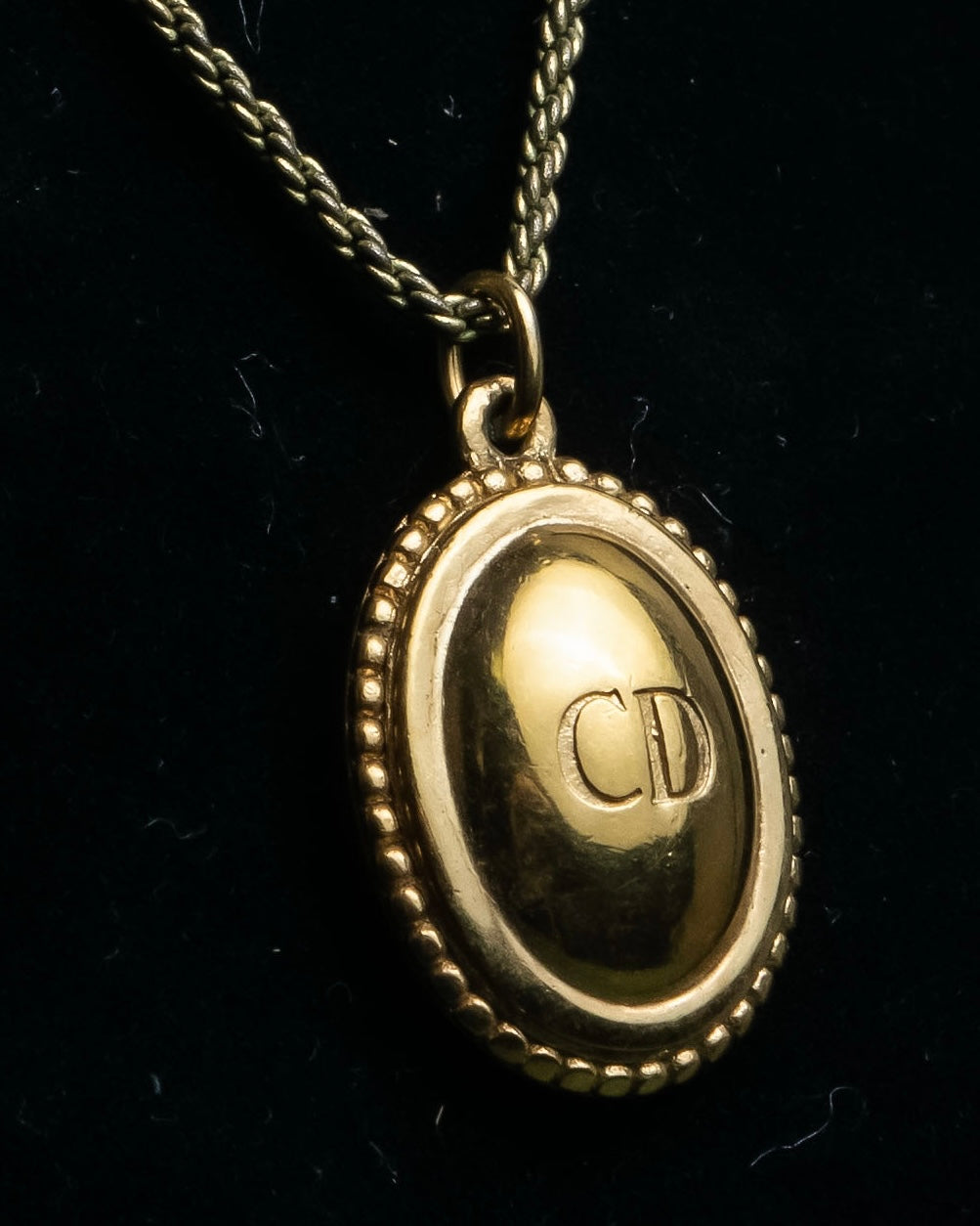 "Christian Dior" Logo engraved oval top motif gold necklace