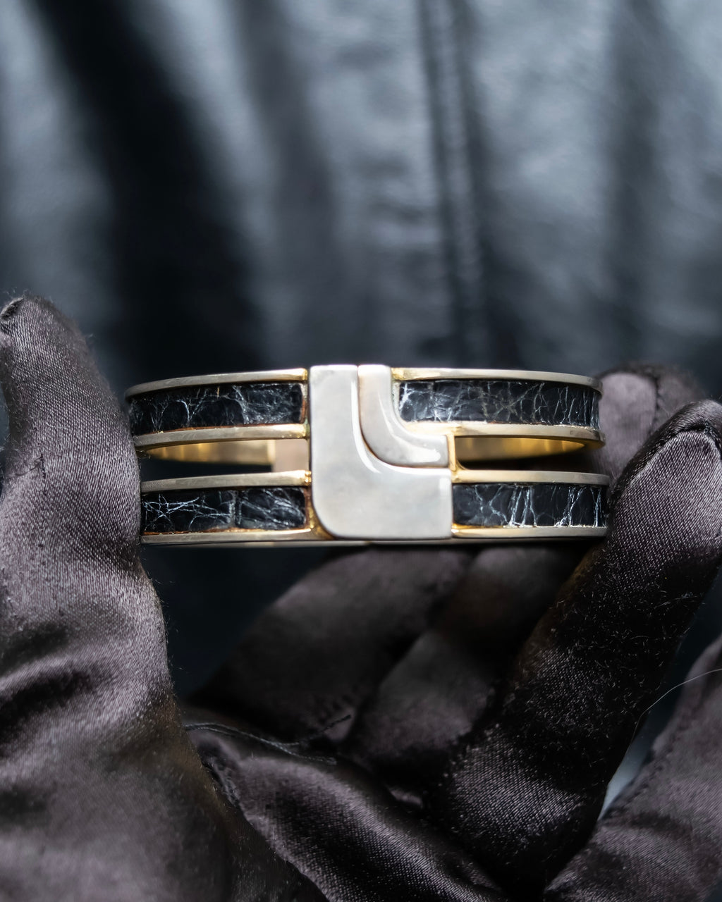 “LOEWE” Double circle stone designed gold bangle