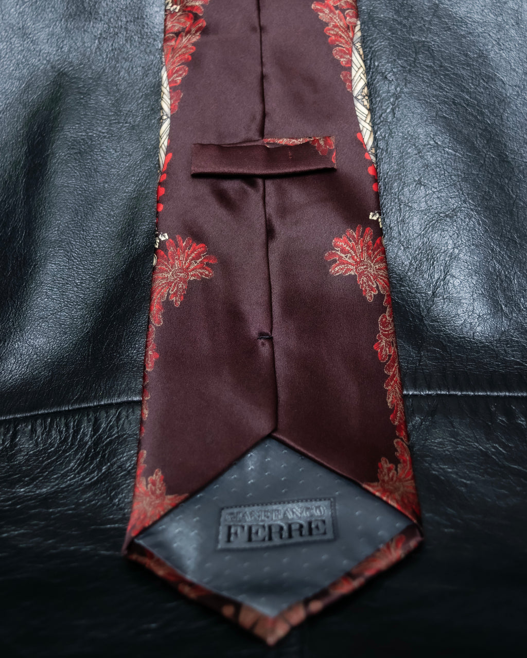 "GIANFRANCO FERRE" Beautiful botanical and frame design necktie