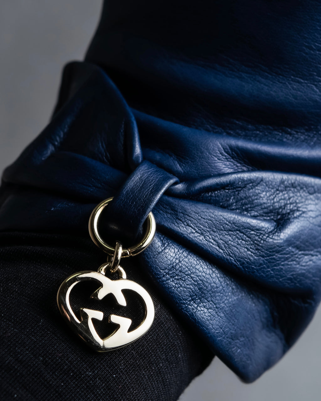 "GUCCI" Ribbon＆charm design blue leather gloves