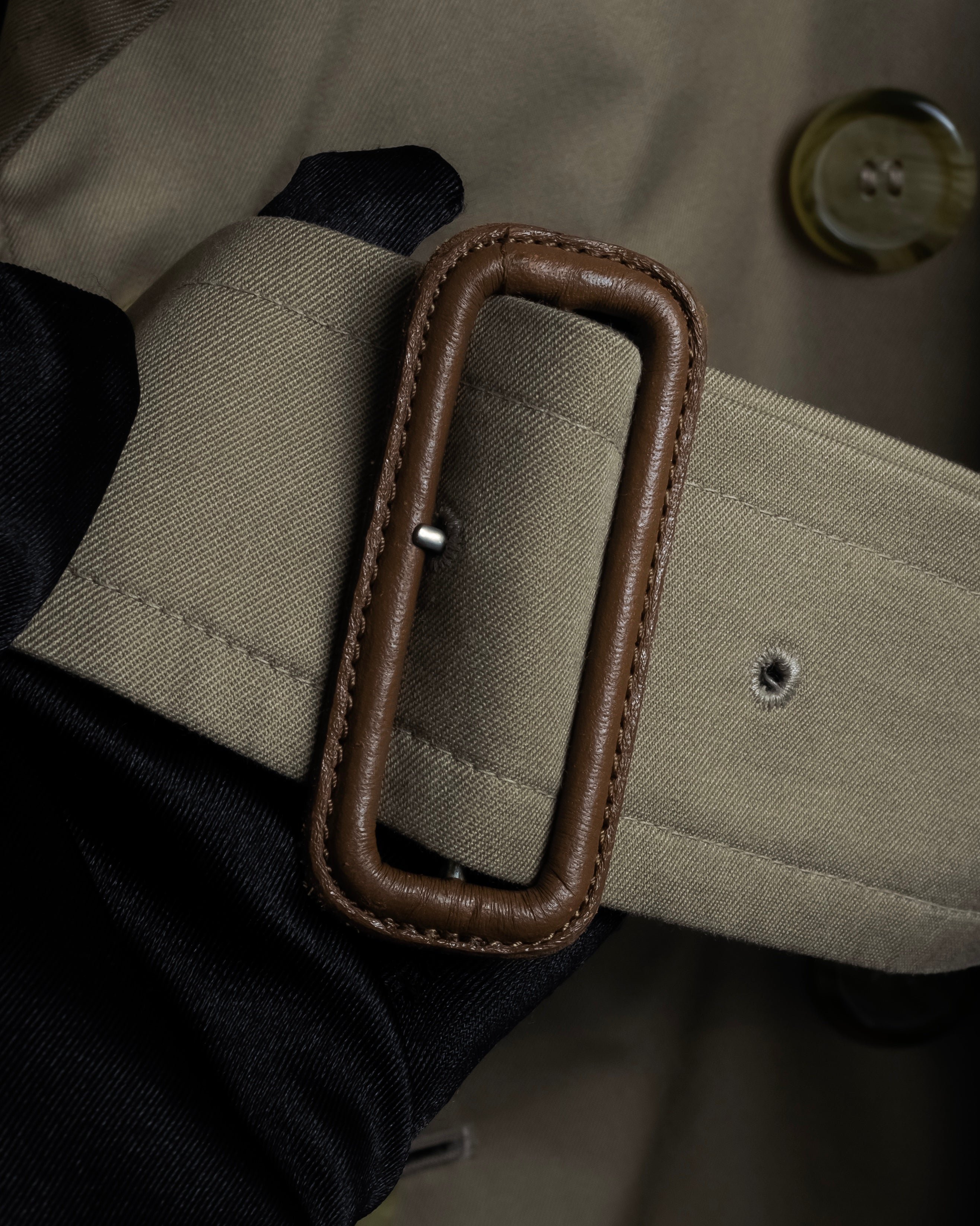 "BURBERRYS" Traditional detail double-breasted stand color trench coat