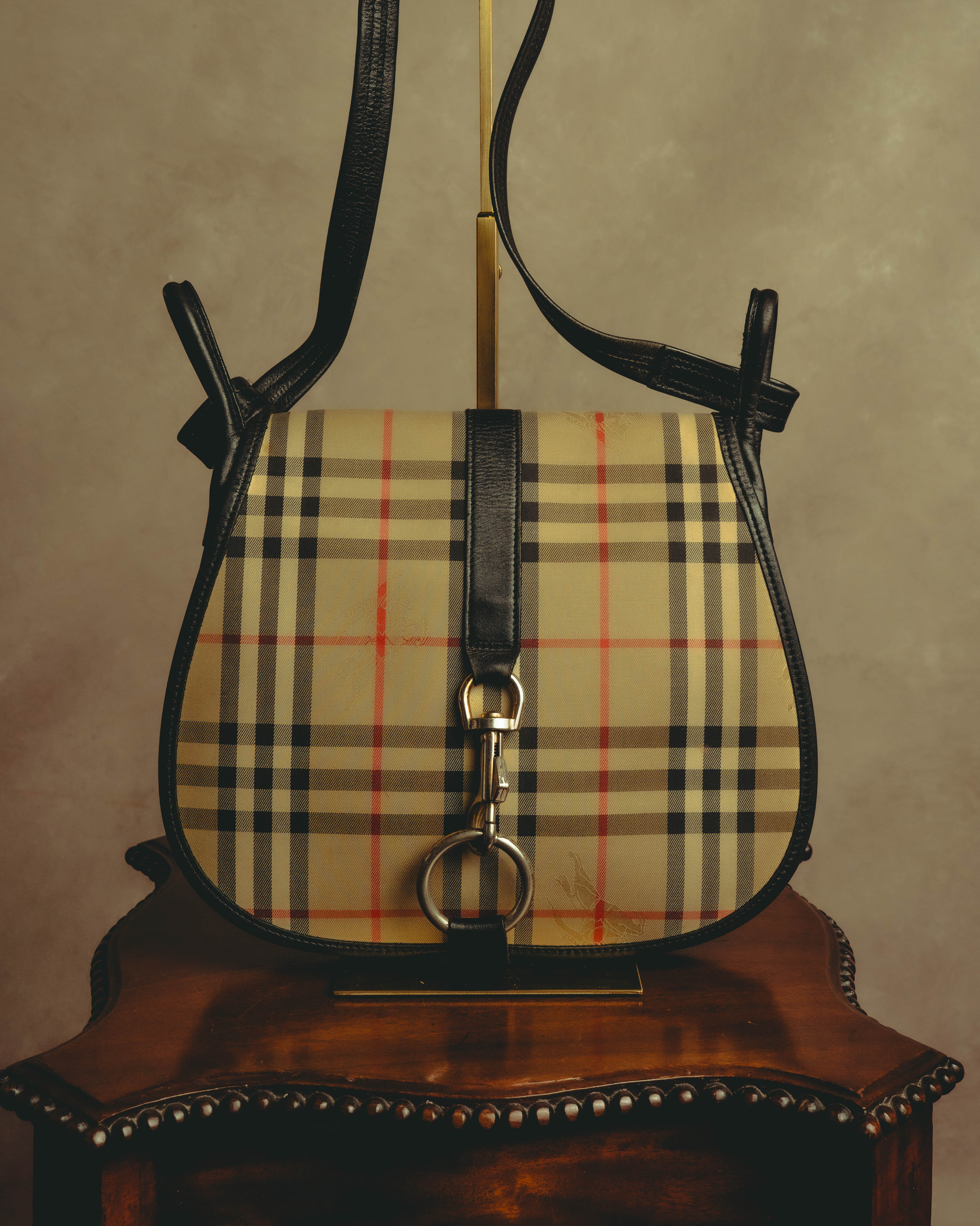 “Burberrys” 80’s-90’s Shadow horse check saddle shoulder bag