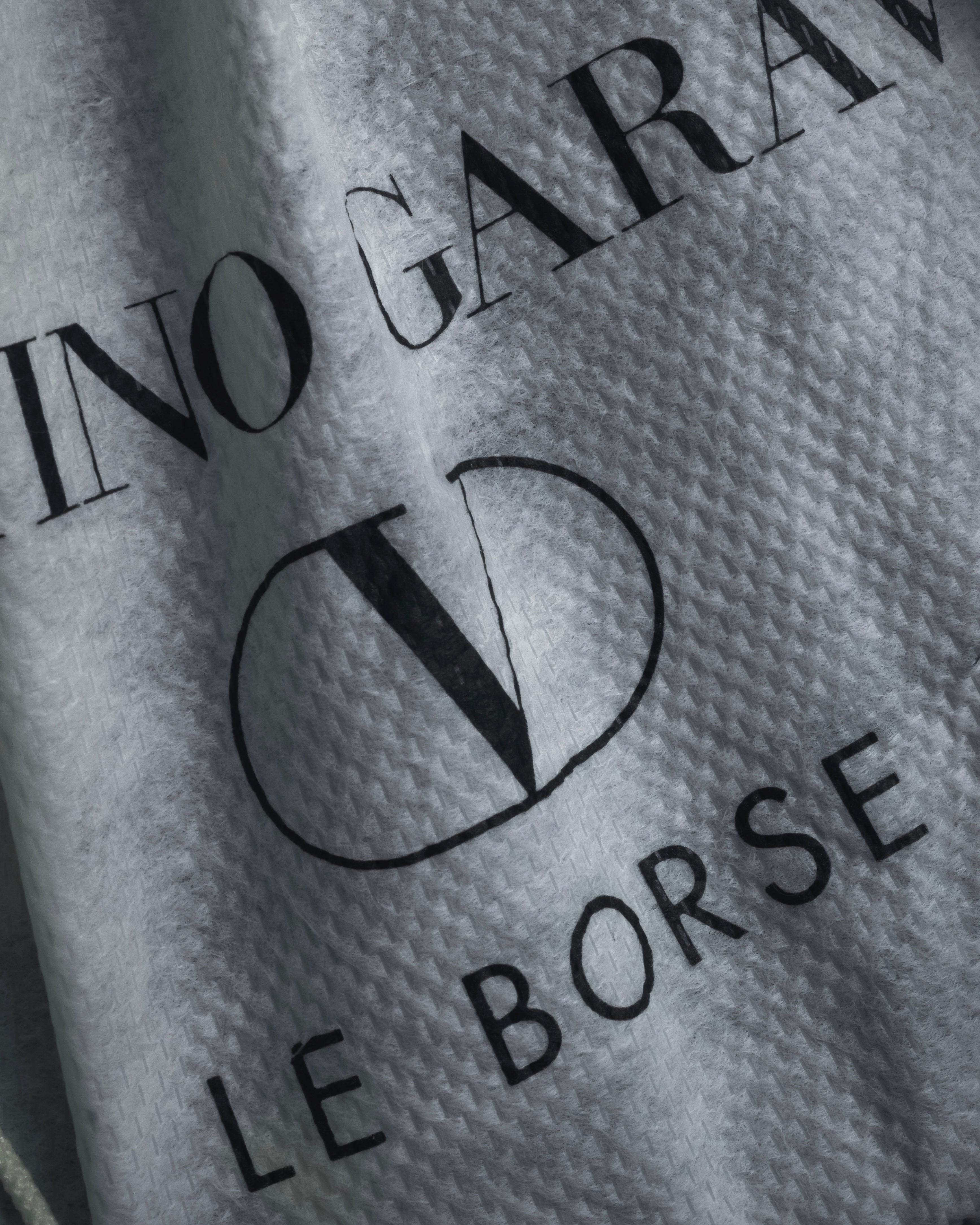 -SPECIAL- "VALENTINO GARAVANI" 90’s-00’s V corner hardware leather top handle bag