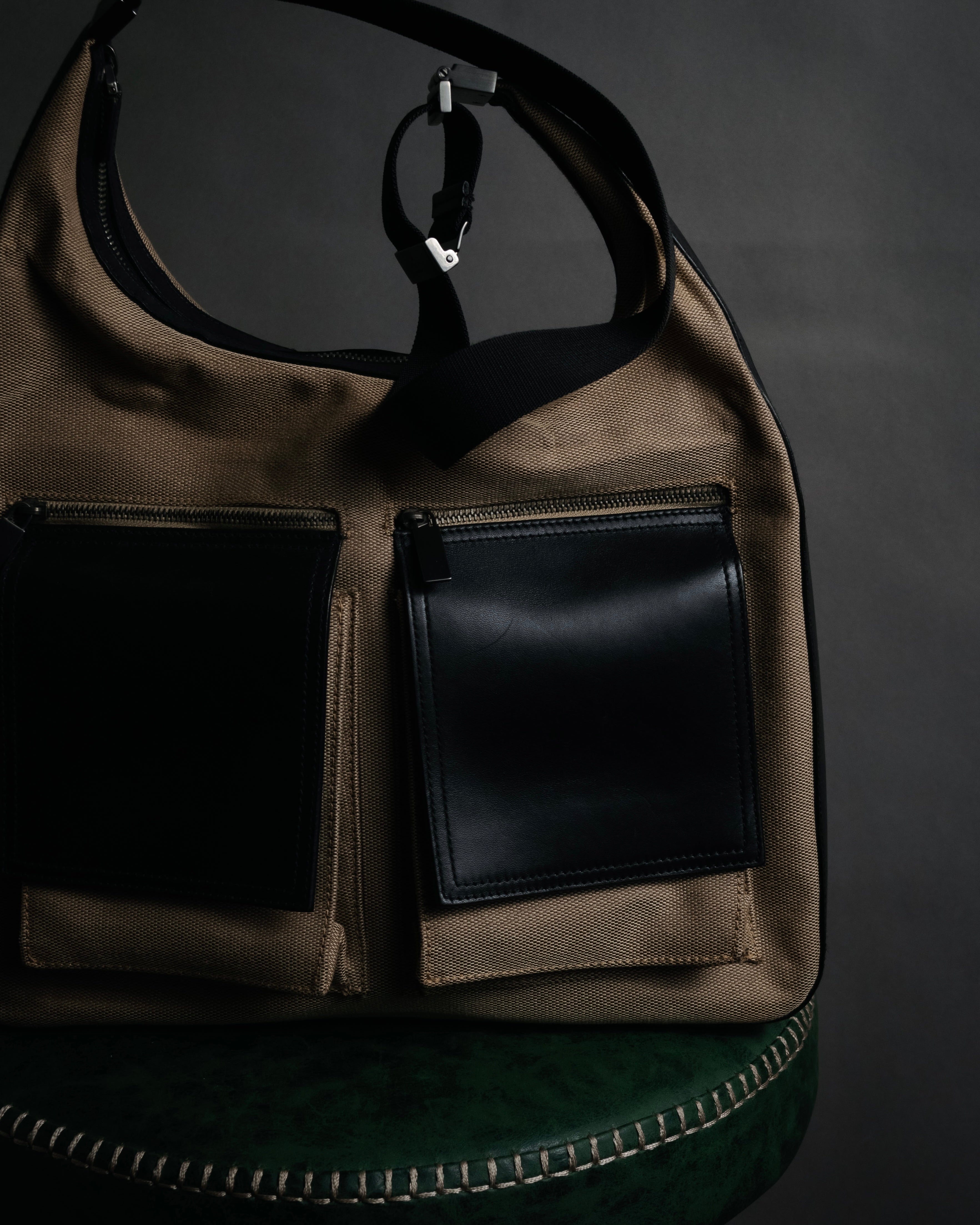 “GUCCI” 90’s-00’s Utility chic canvas shoulder bag with twin pockets