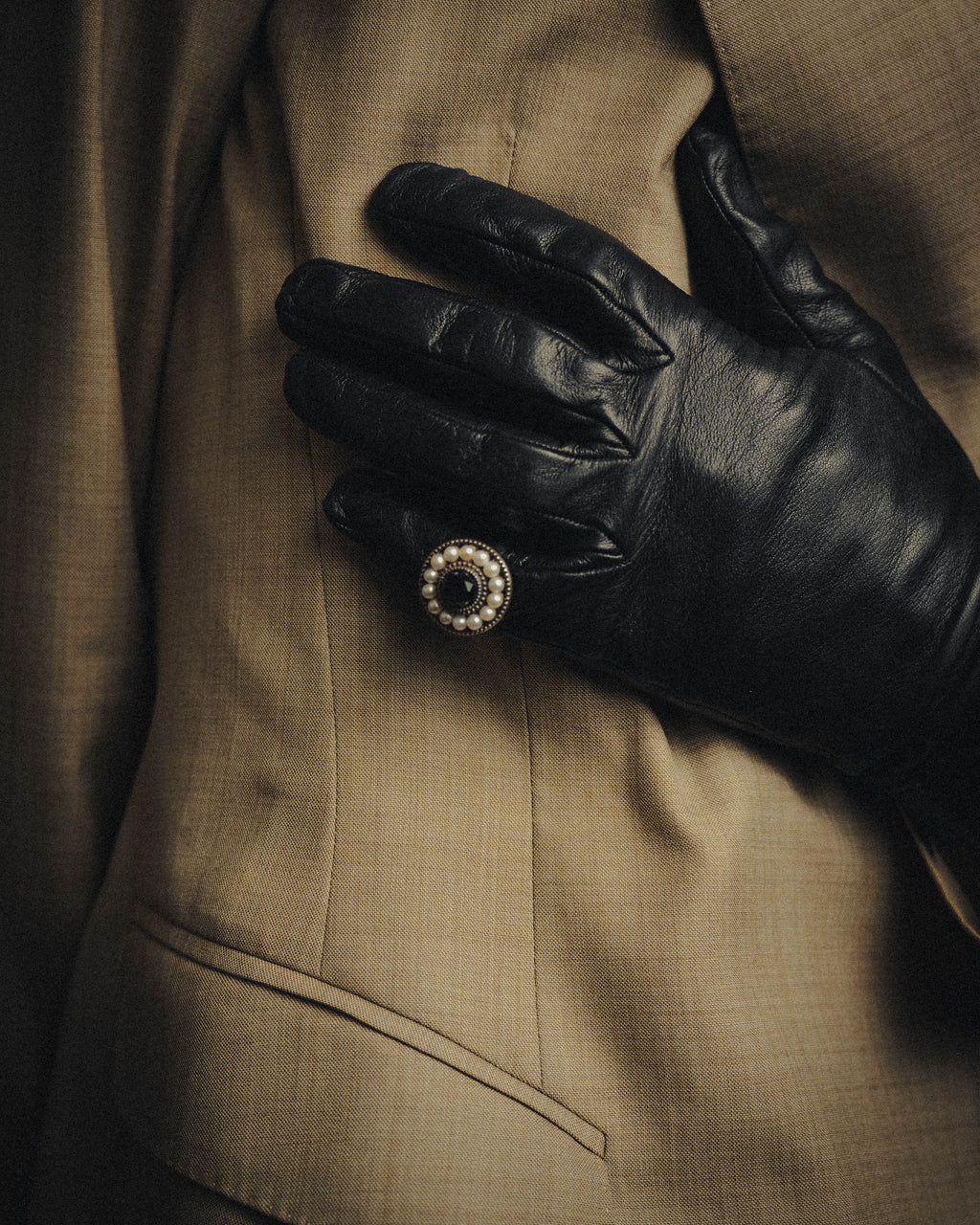 -SPECIAL- “Tiffany & Co.” 2000’s Pearl and black stone Ziegfeld cocktail ring