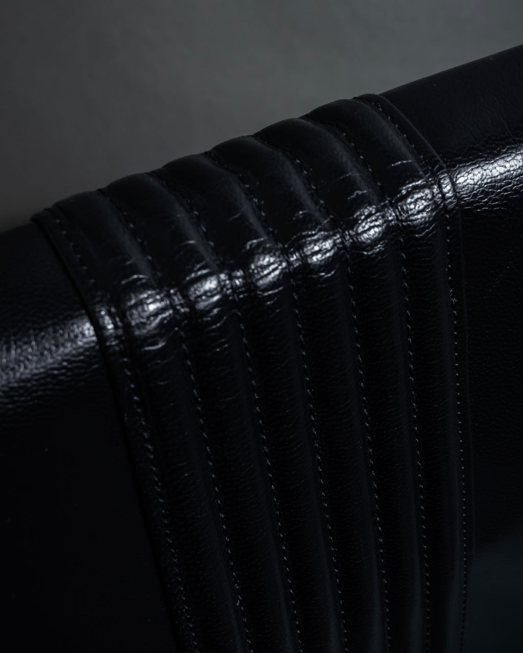 "YVES SAINT LAURENT" Straight ridge design square forum leather bag