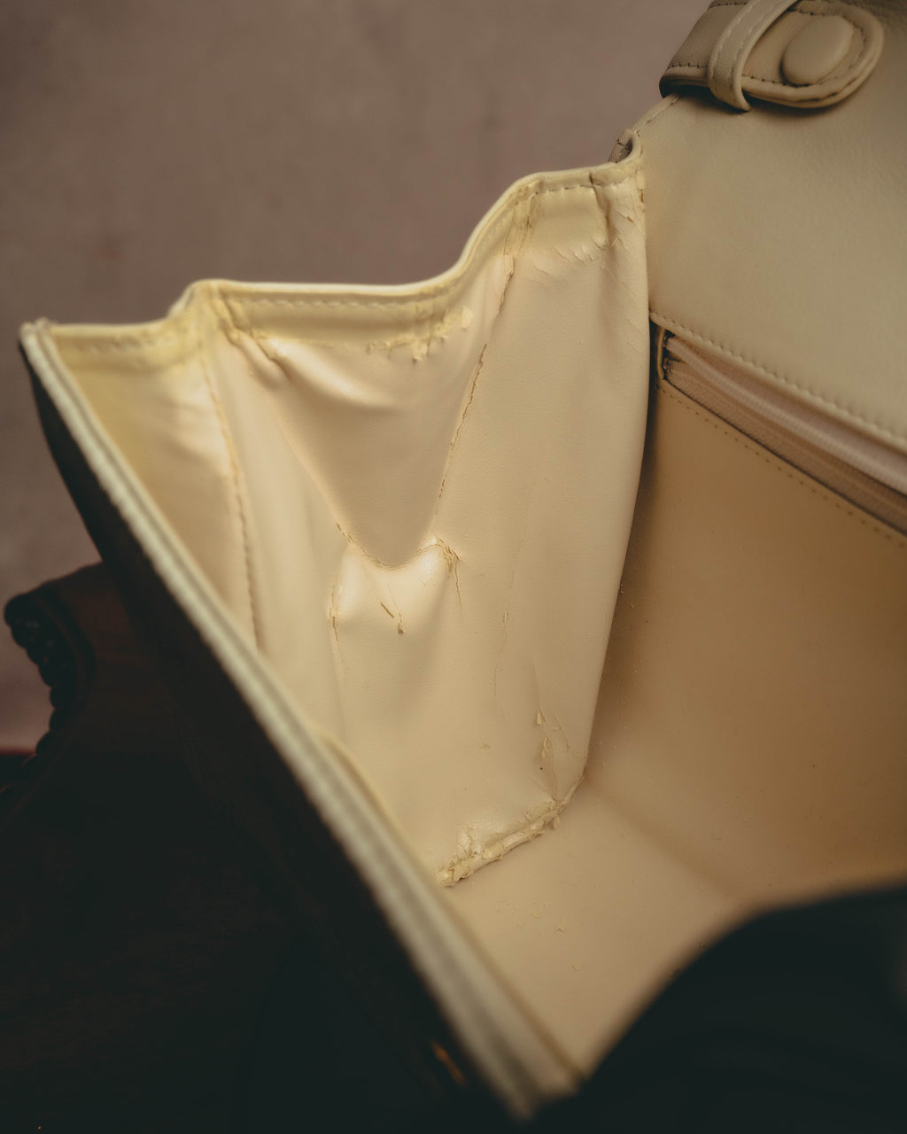 "HANAE MORI" 80's-90's Pleated butterfly clasp handbag