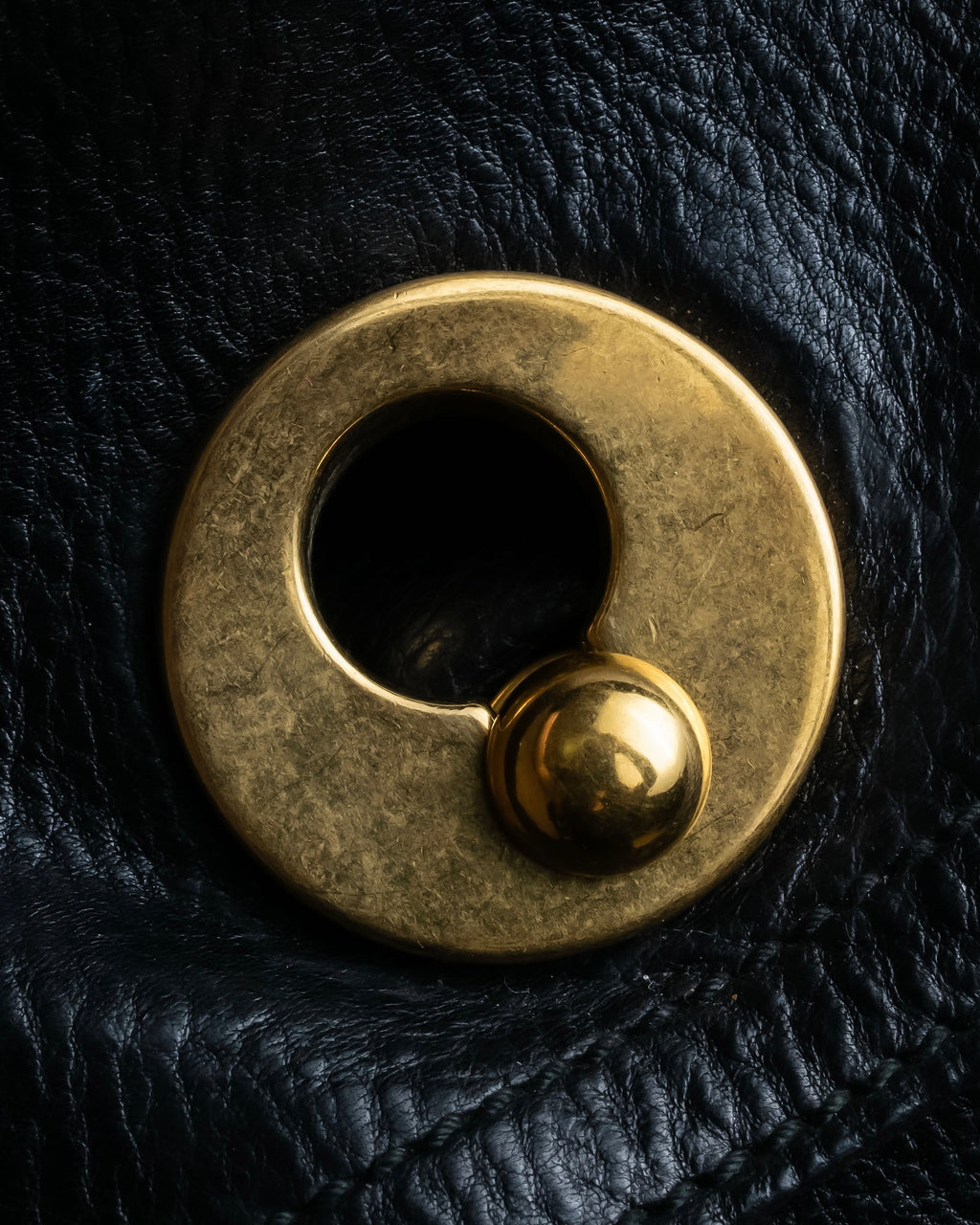 "YVES SAINT LAURENT" Muse to gold metal parts one-handle leather bag