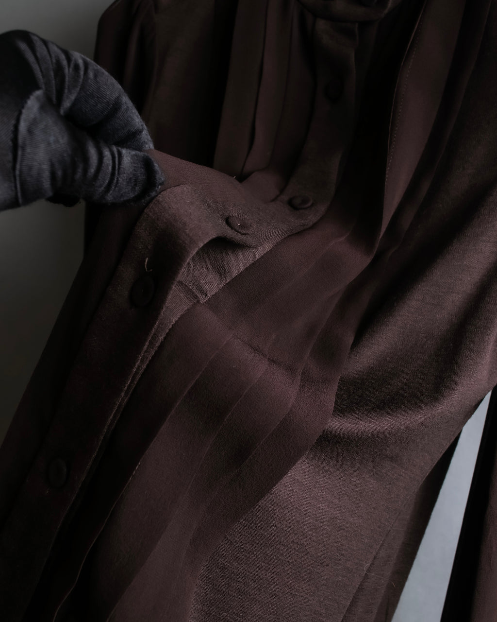 "Filo di Seta" Front pleated design stand-up collar shirt