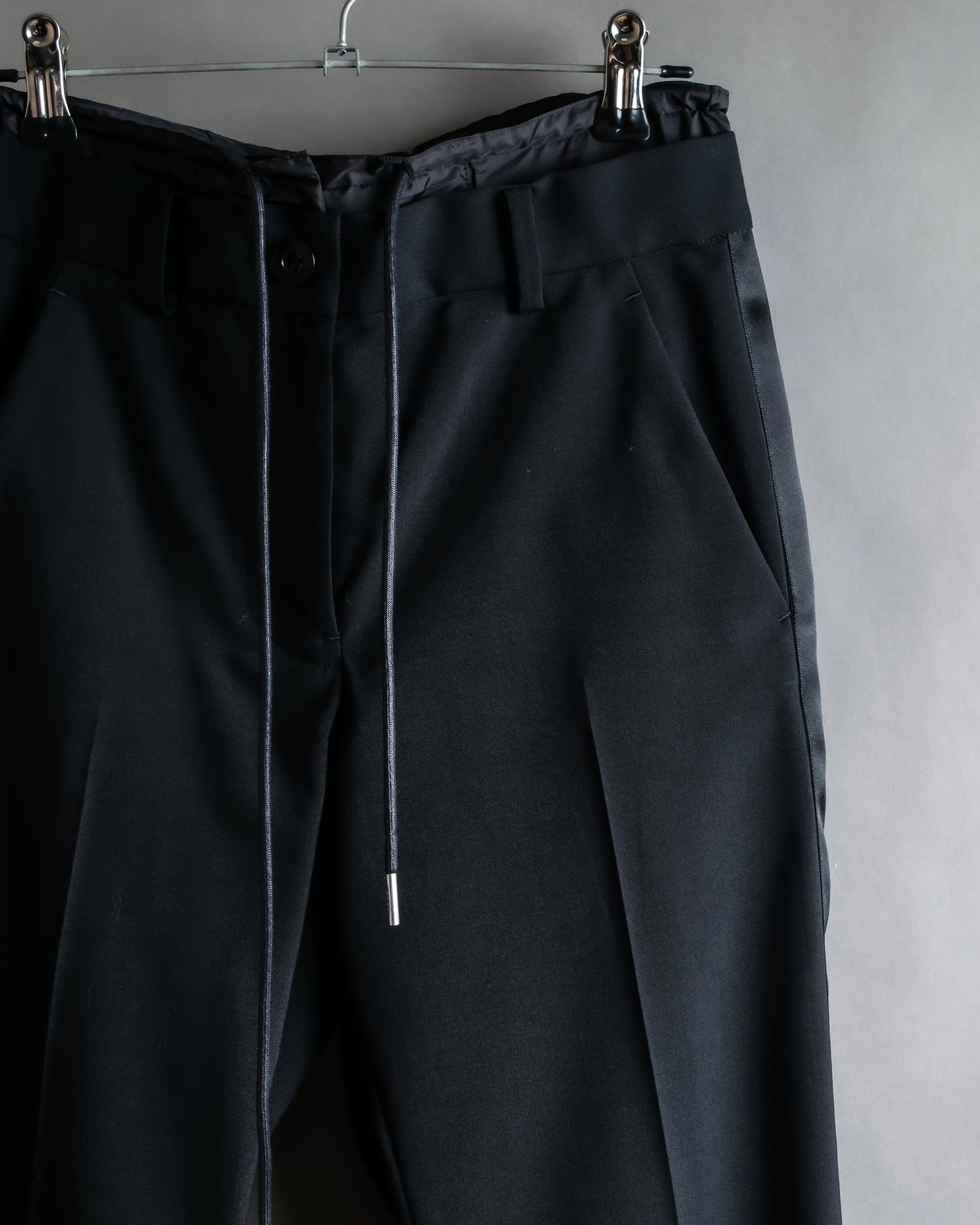 "sacai" Satin line design tapered slacks