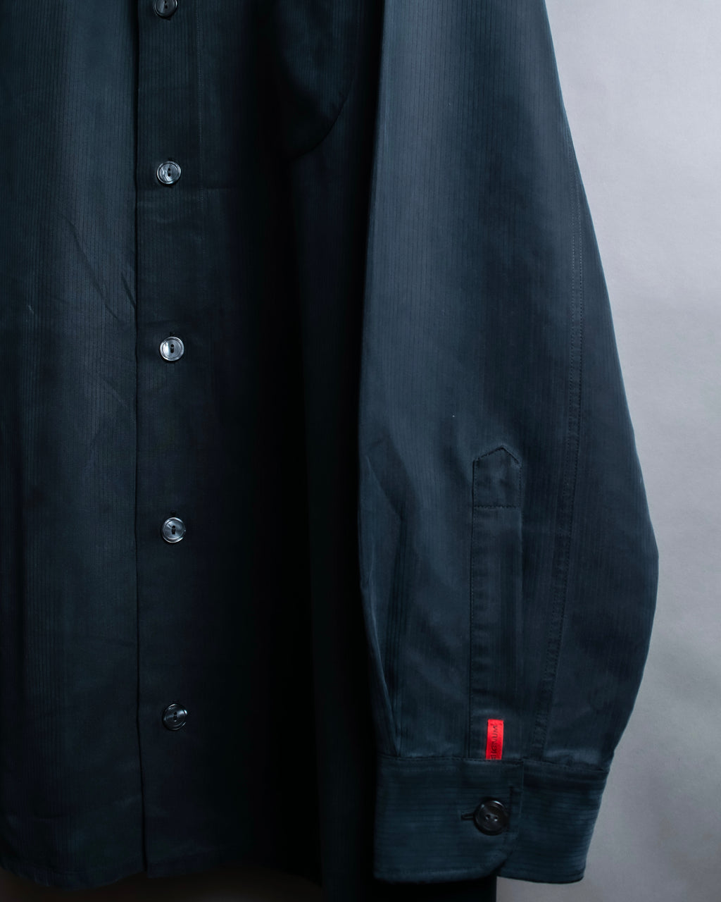 "SIGNUM" Vertical line relaxed fit black shirt