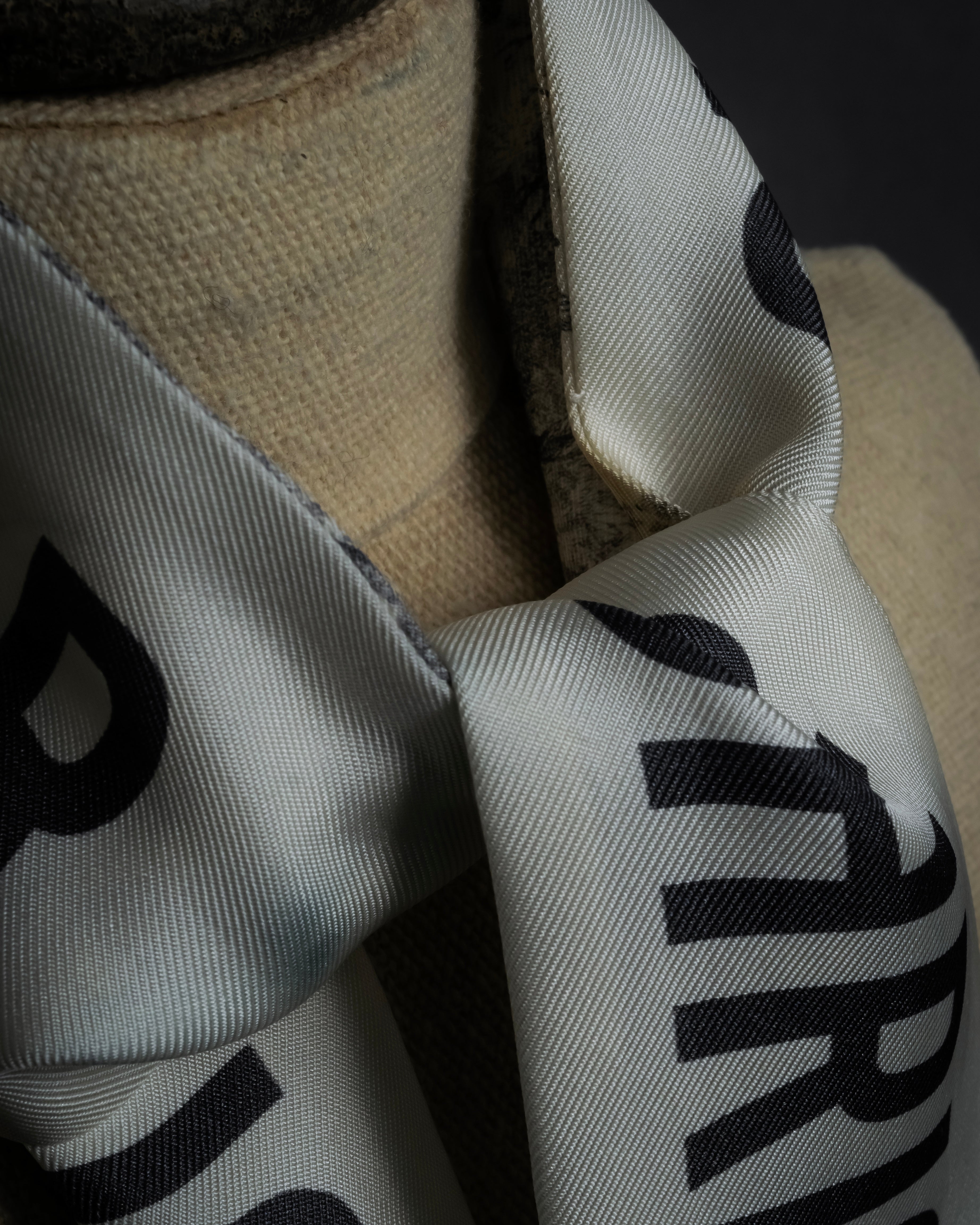 -MOOD Christmas Collection-
"Dior" Maria Grazia Chiuri Toile de Jouy motif silk scarf