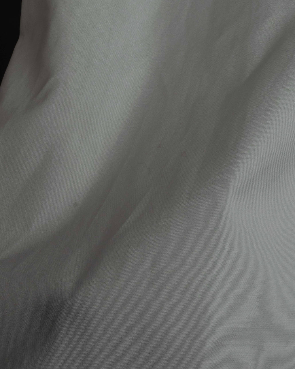 "CHANEL" Gold button design pleated white shirt