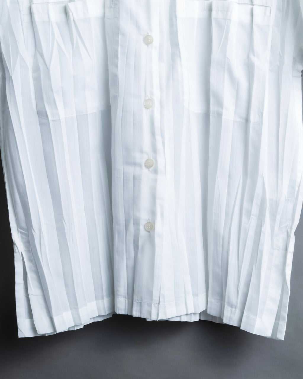 "ISSEY MIYAKE" Pleated short sleeve shirt