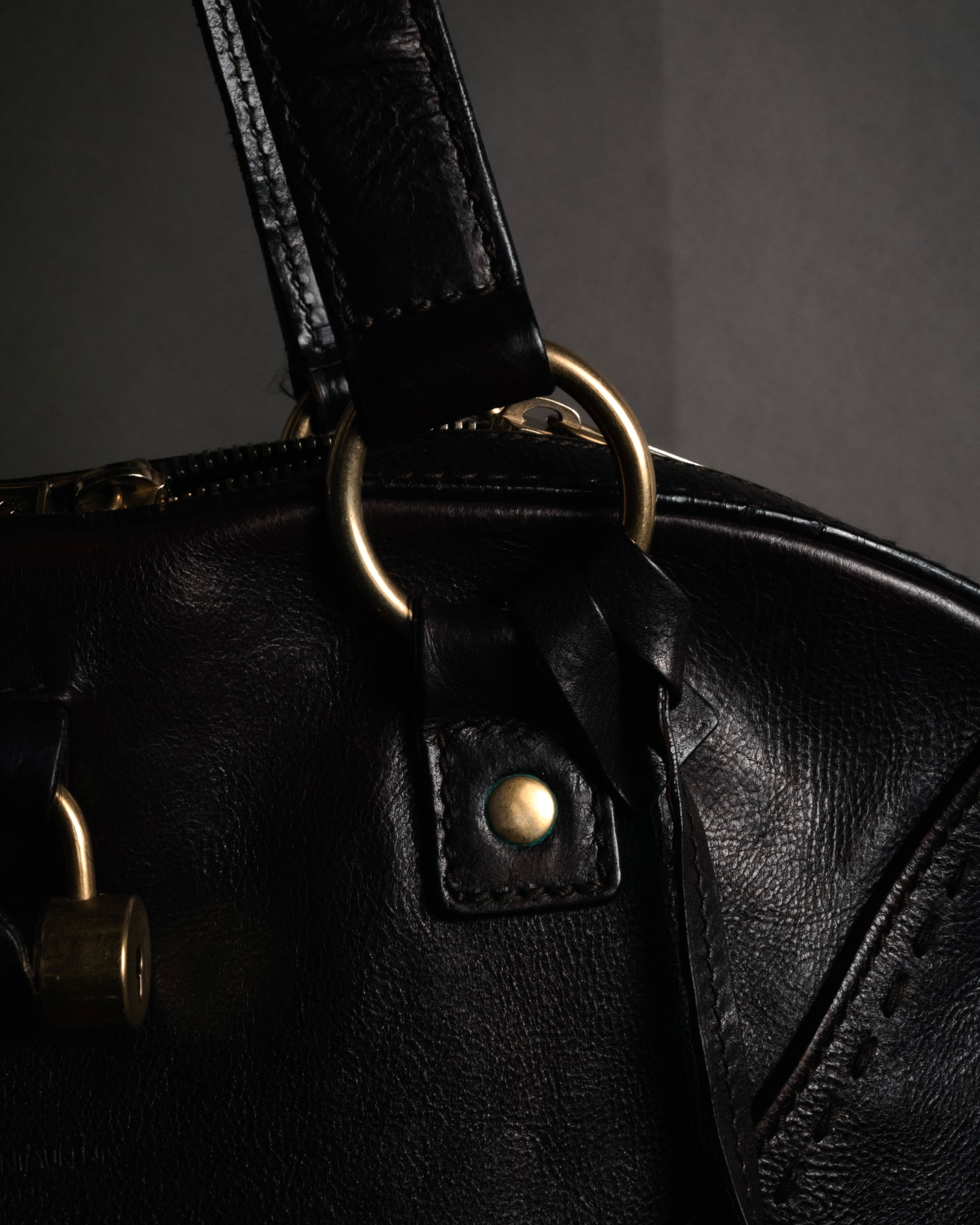 “Yves Saint Laurent rive gauche”
00’s Muse grained leather boston bag