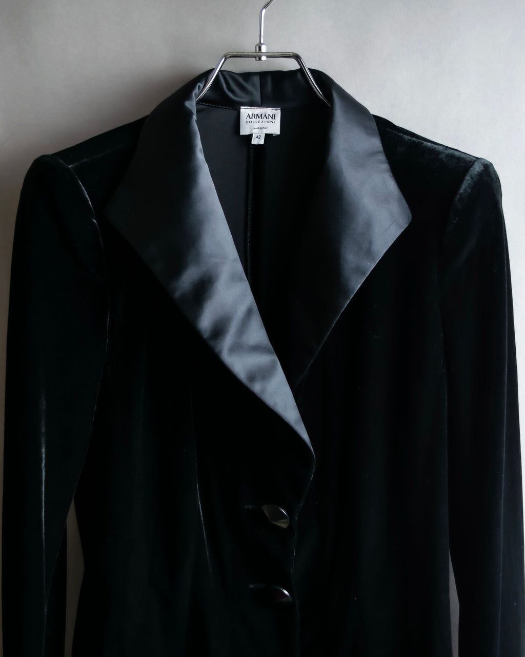 "ARMANI COLLEZIONI" Satin switched design velvet jacket