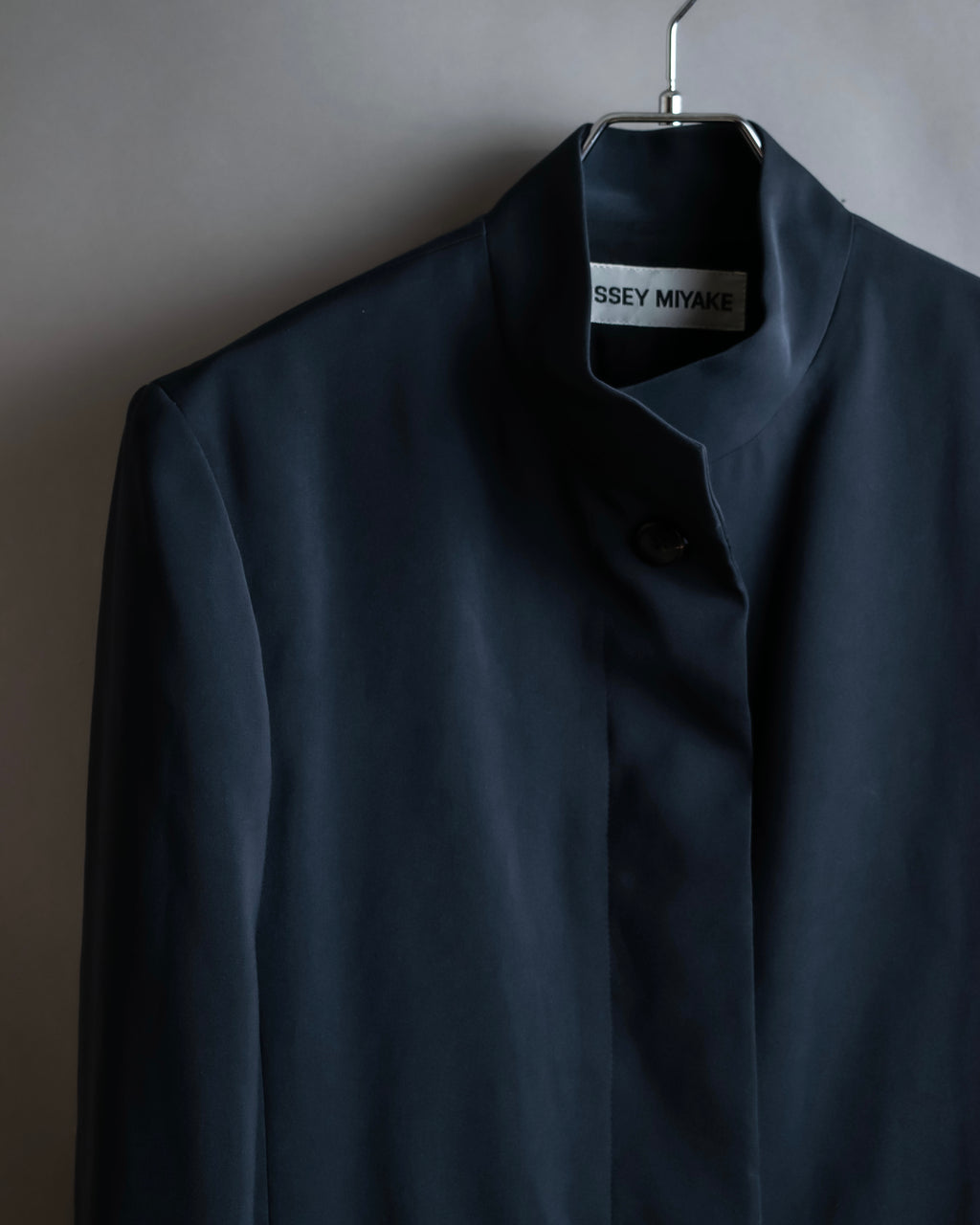 "ISSEY MIYAKE" Fly front no collar design jacket