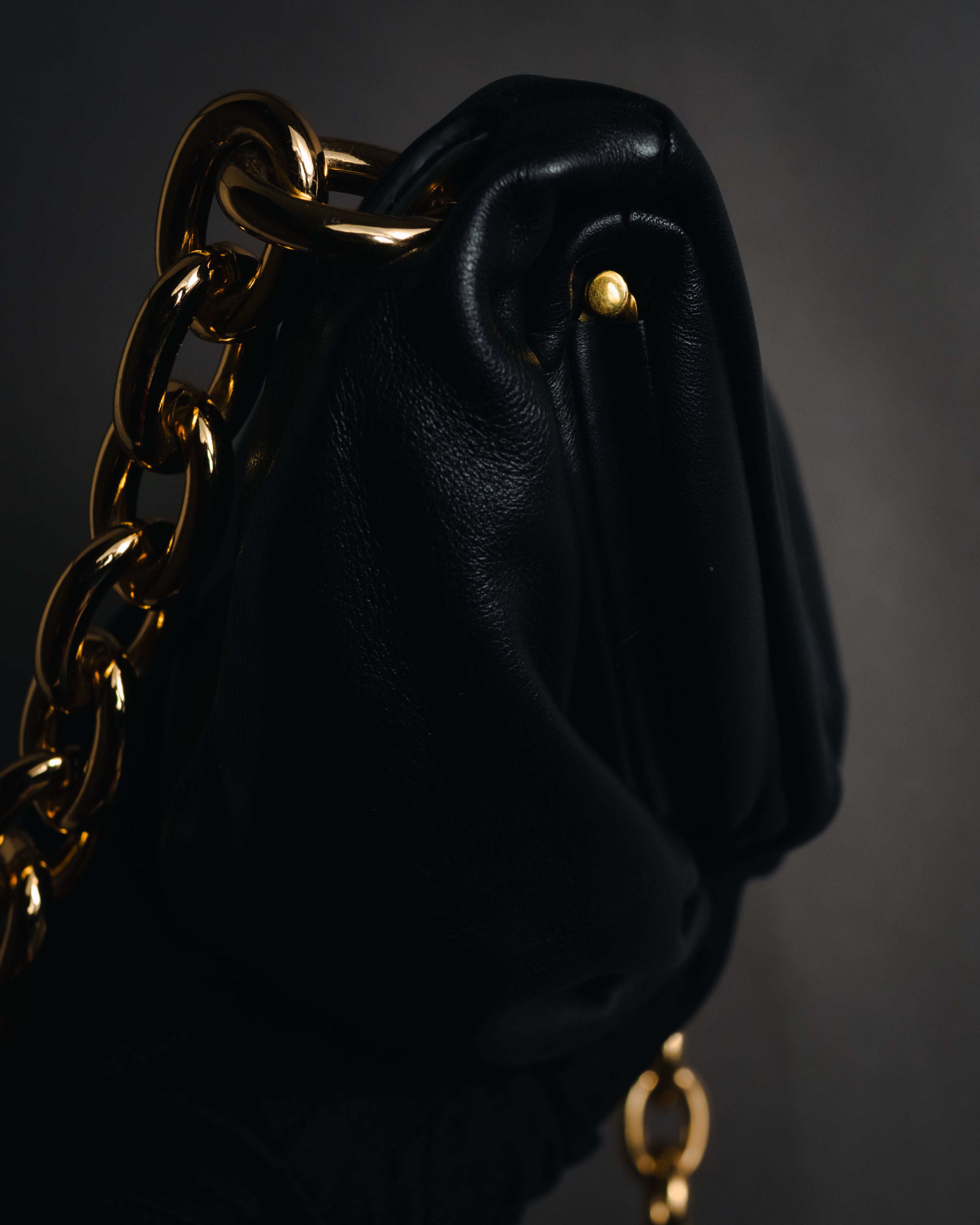 –SPECIAL– "BOTTEGA VENETA" 20’s sculptural chain pouch clutch