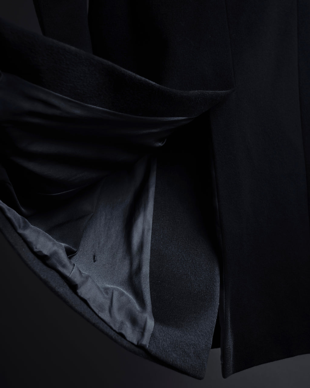 "GUCCI" Michele period linear silhouette wool chester coat