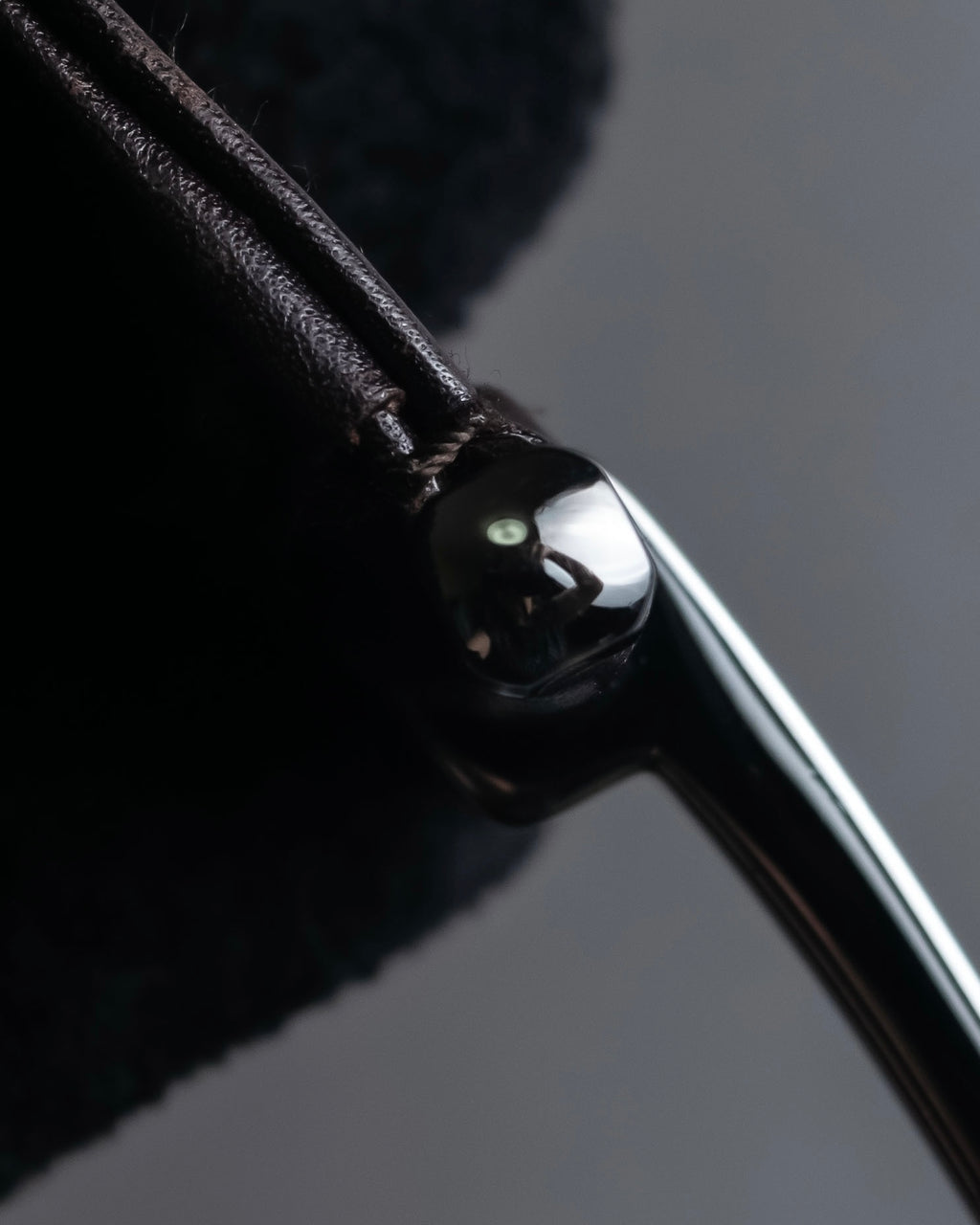 "GUCCI" Metal handle detail brown leather bag