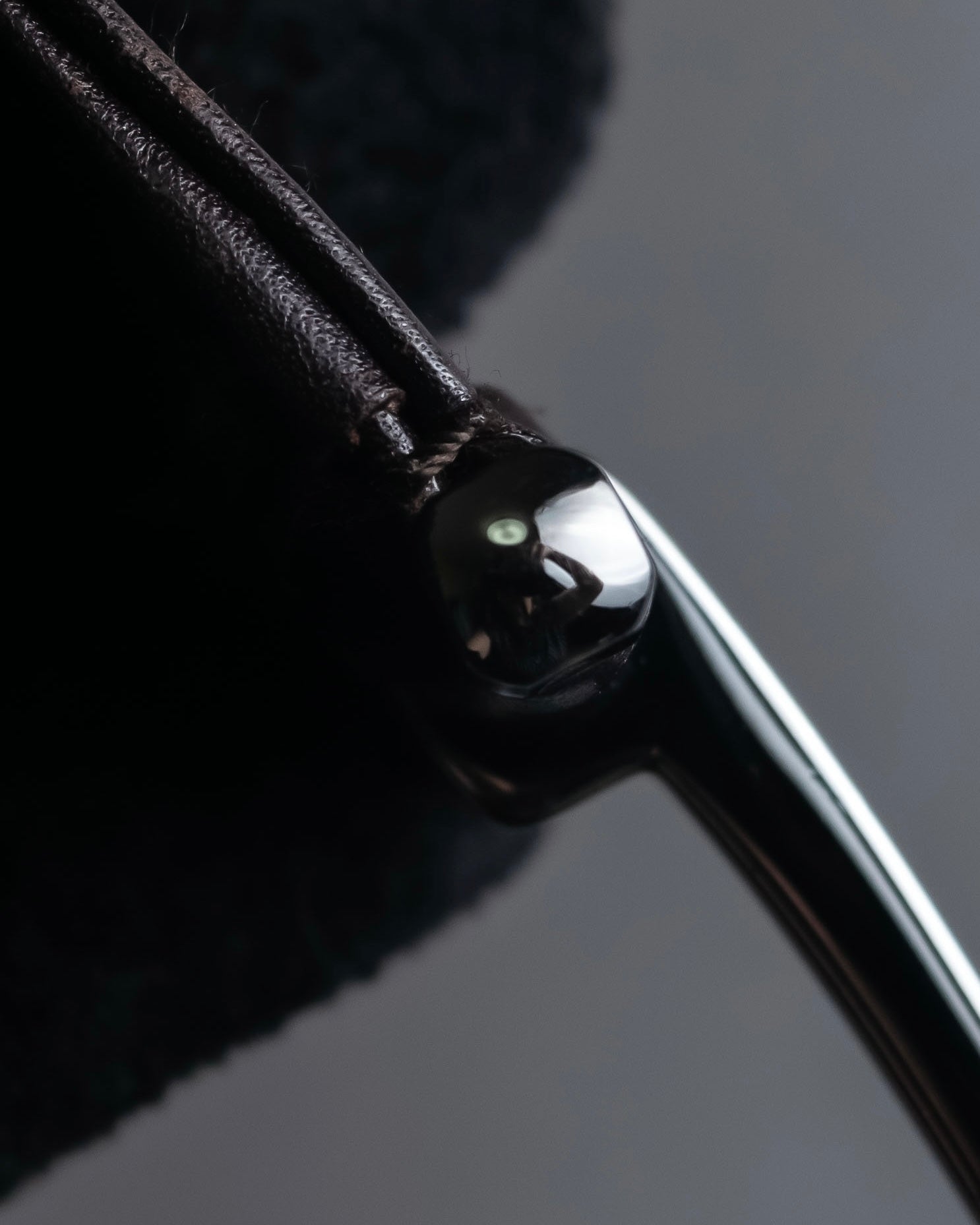 "GUCCI" Metal handle detail brown leather bag