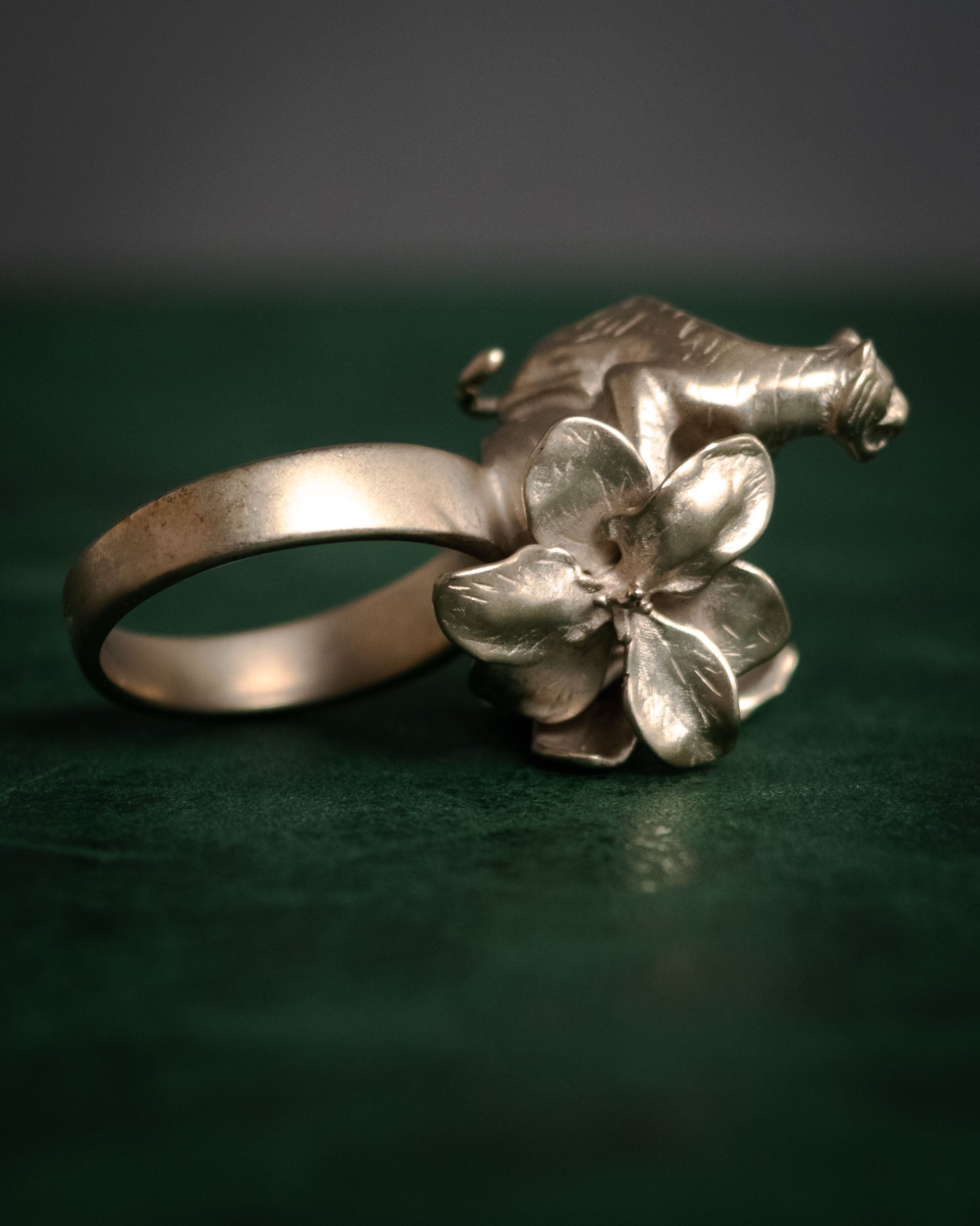 “DIOR” 2010’s Tiger and flower sculptural ring