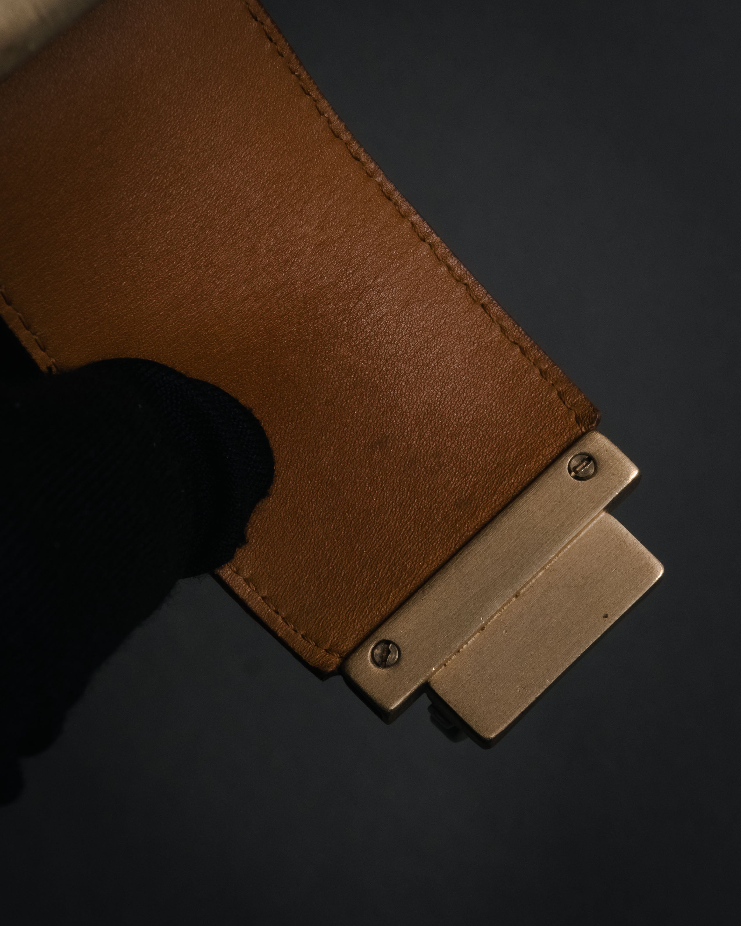 "Salvatore Ferragamo" 95’s-05’s Gancini clasp vacchetta leather bracelet