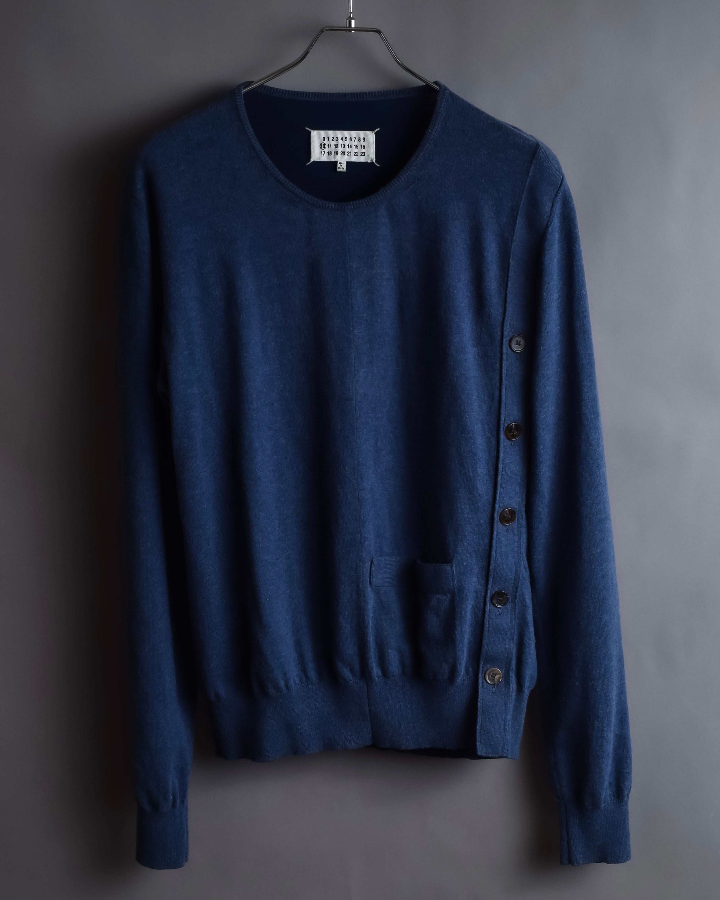 "MAISON MARGIELA" 17SS Asymmetric button line knit