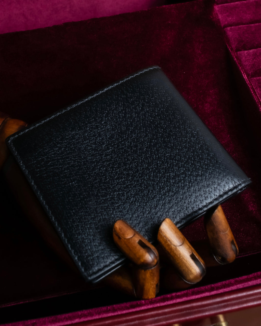 "GUCCI" Gold bee motif animalier bi-fold leather wallet