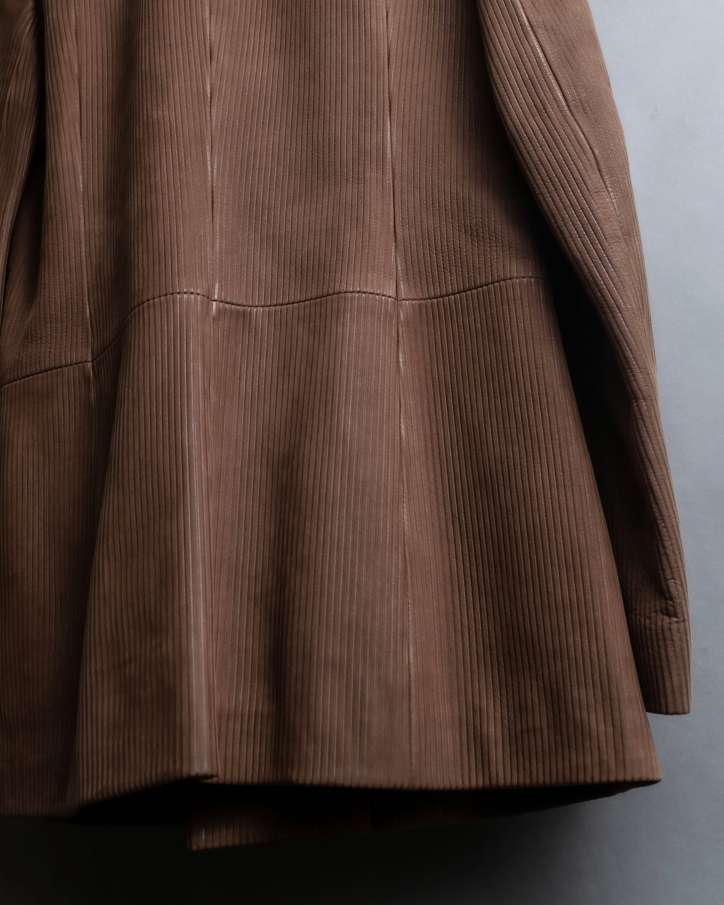 "LOEWE" Three-dimensional ribbed lamb leather set up