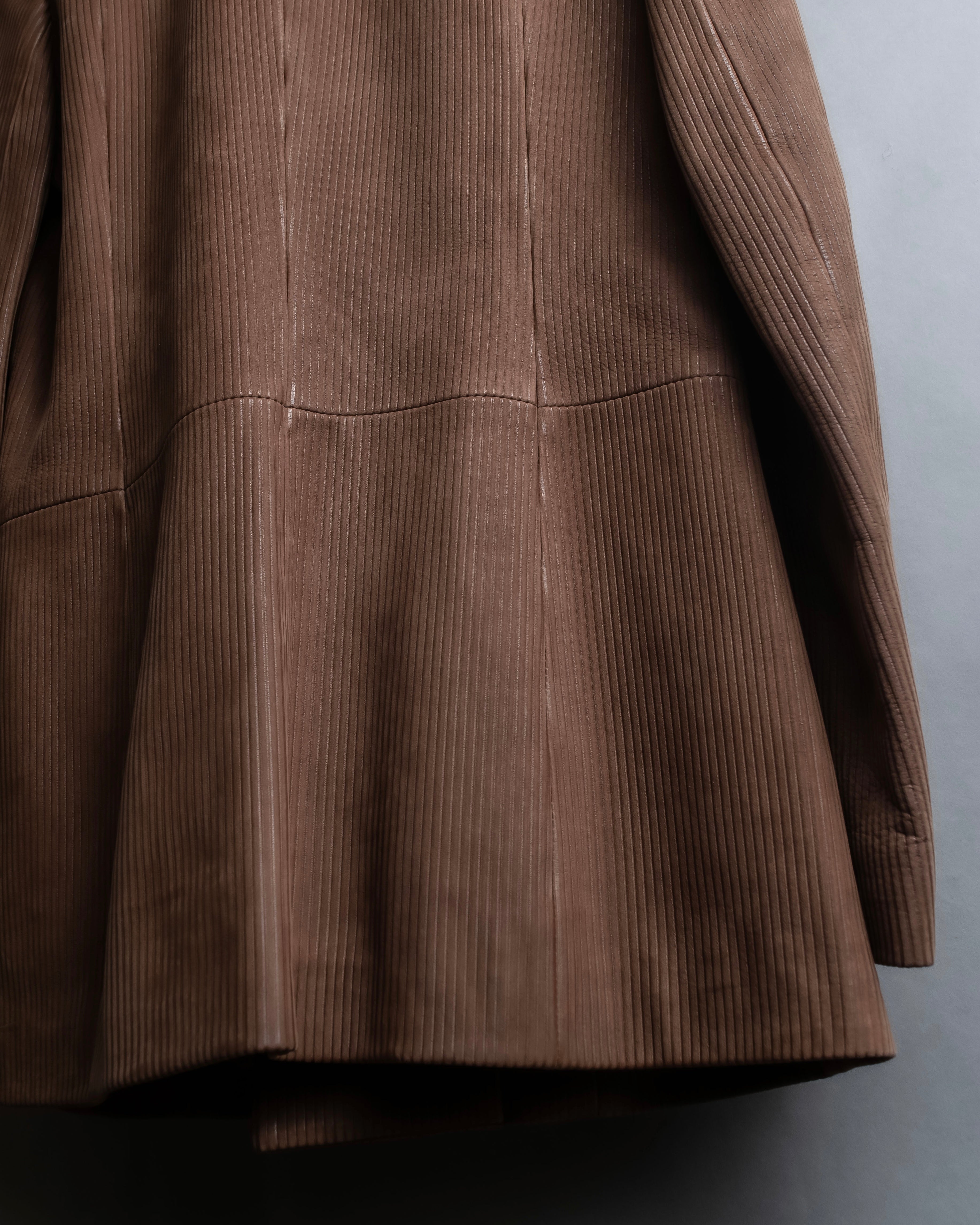 "LOEWE" Three-dimensional ribbed lamb leather set up